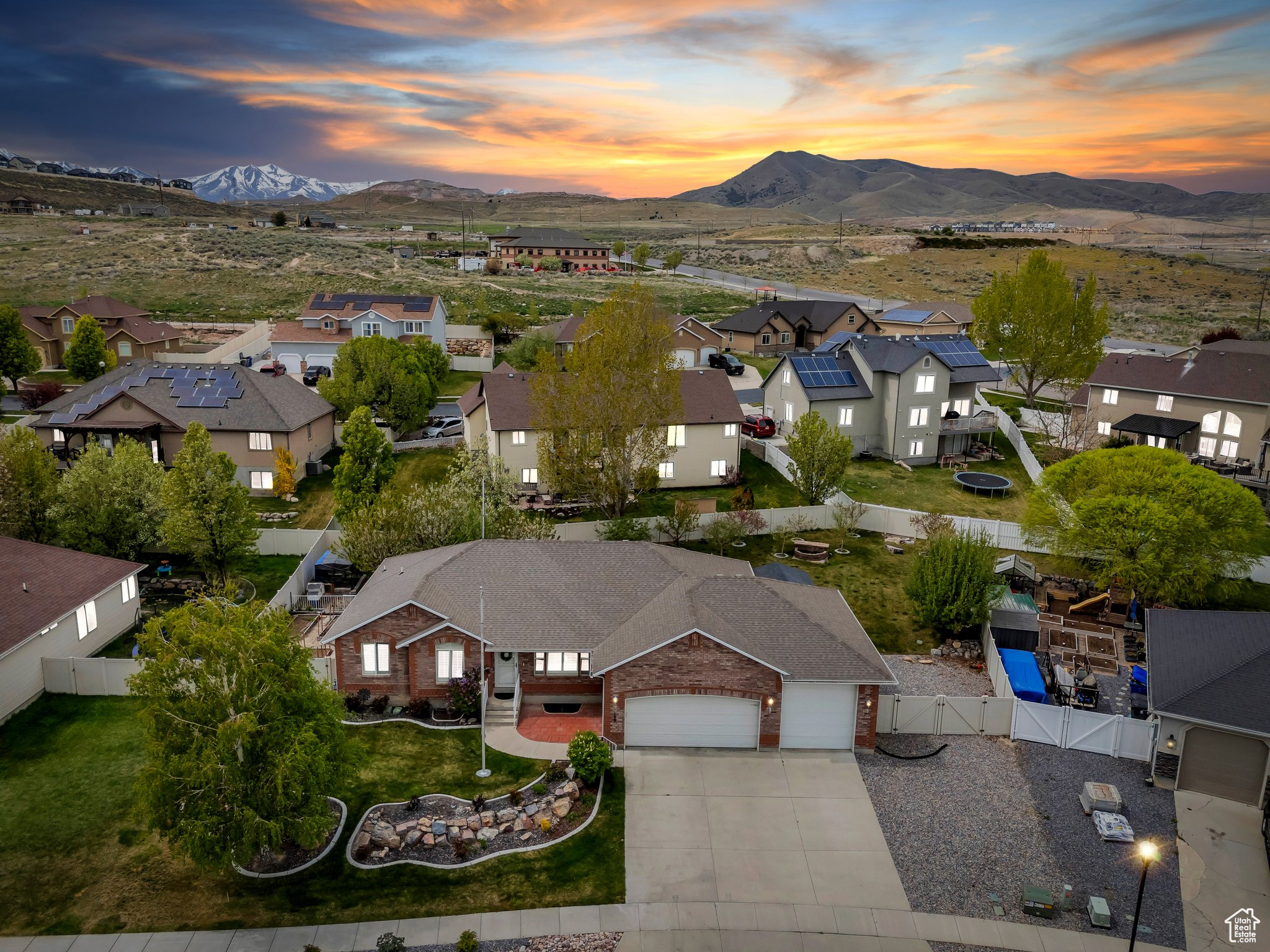 1109 N JACK RABBIT RUN