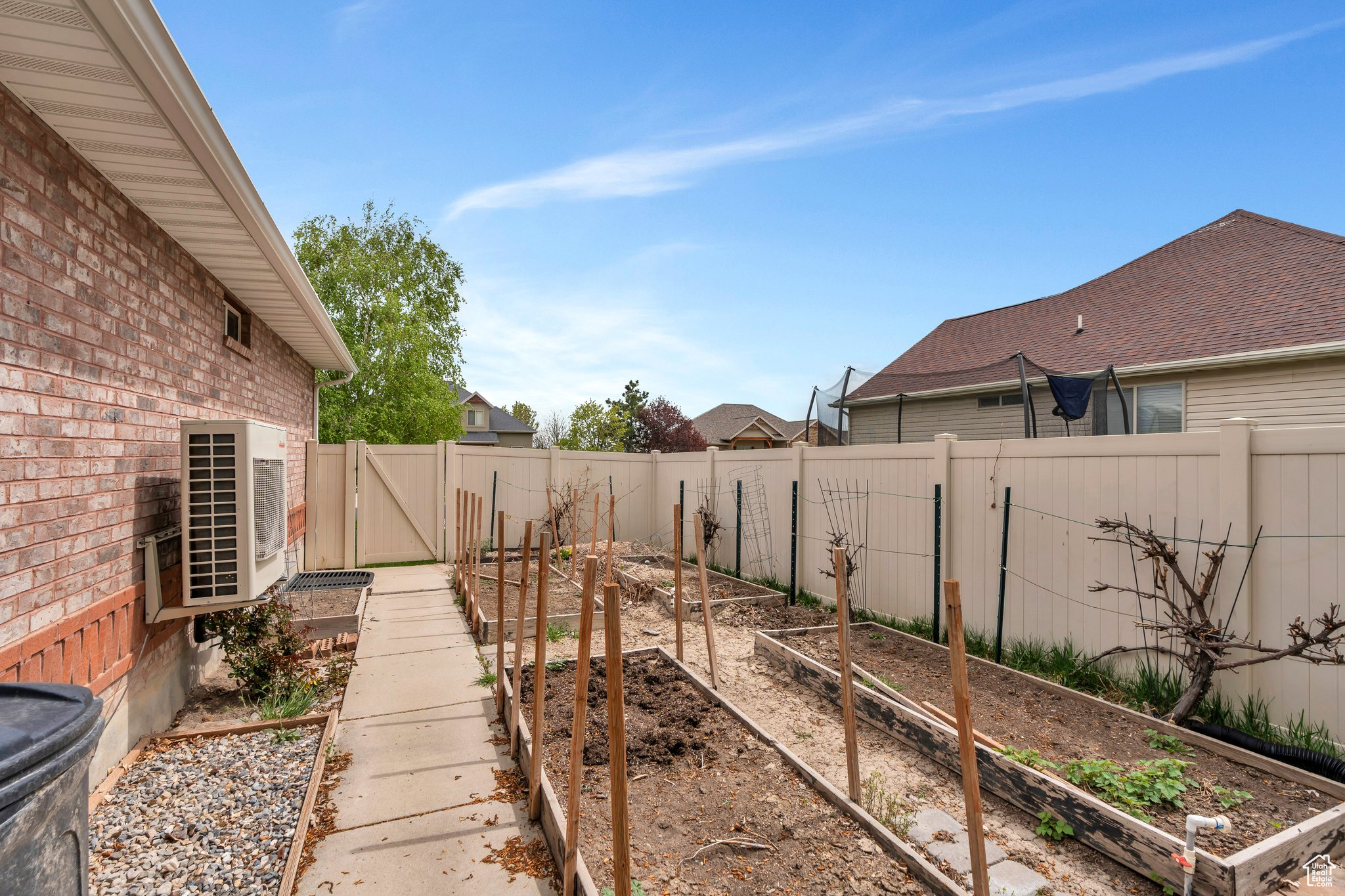1109 N JACK RABBIT RUN