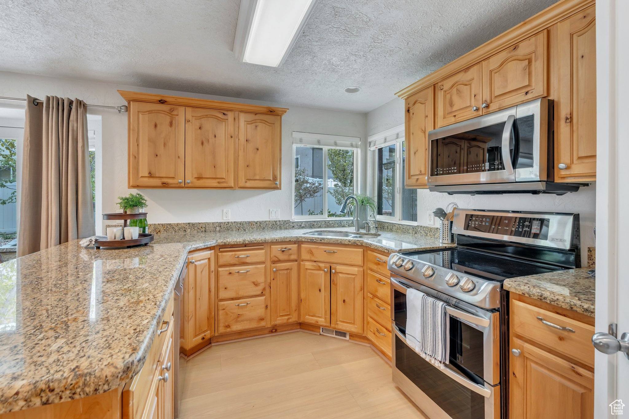 1109 N JACK RABBIT RUN