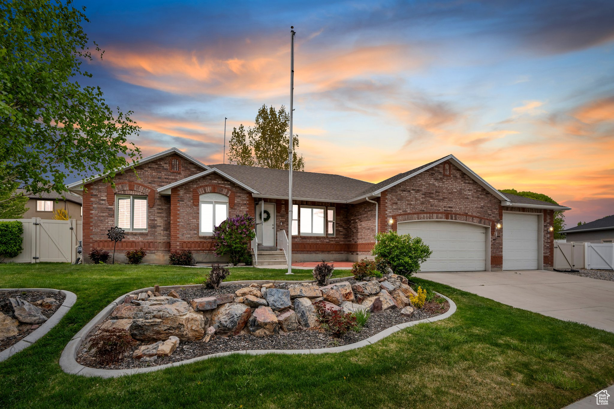 1109 N JACK RABBIT RUN