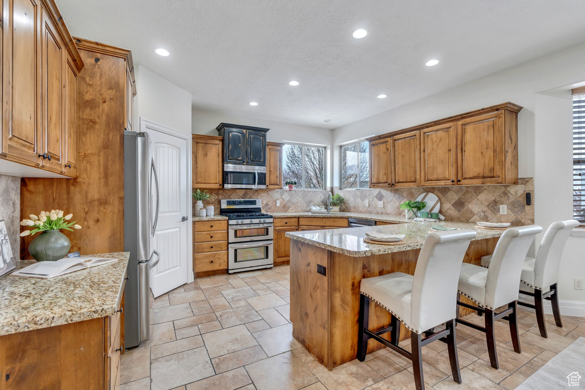 985 W SUNRISE LN