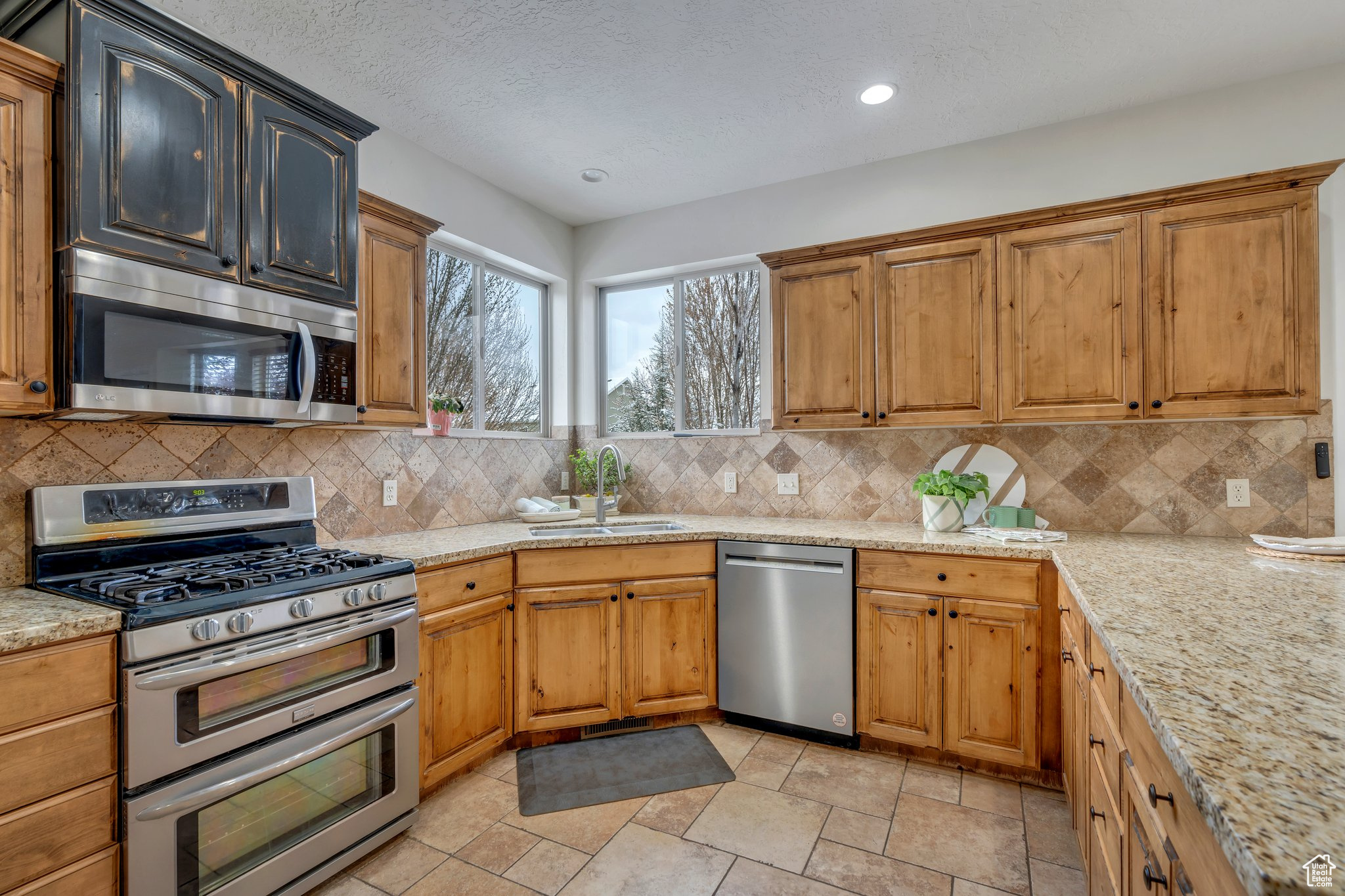 985 W SUNRISE LN