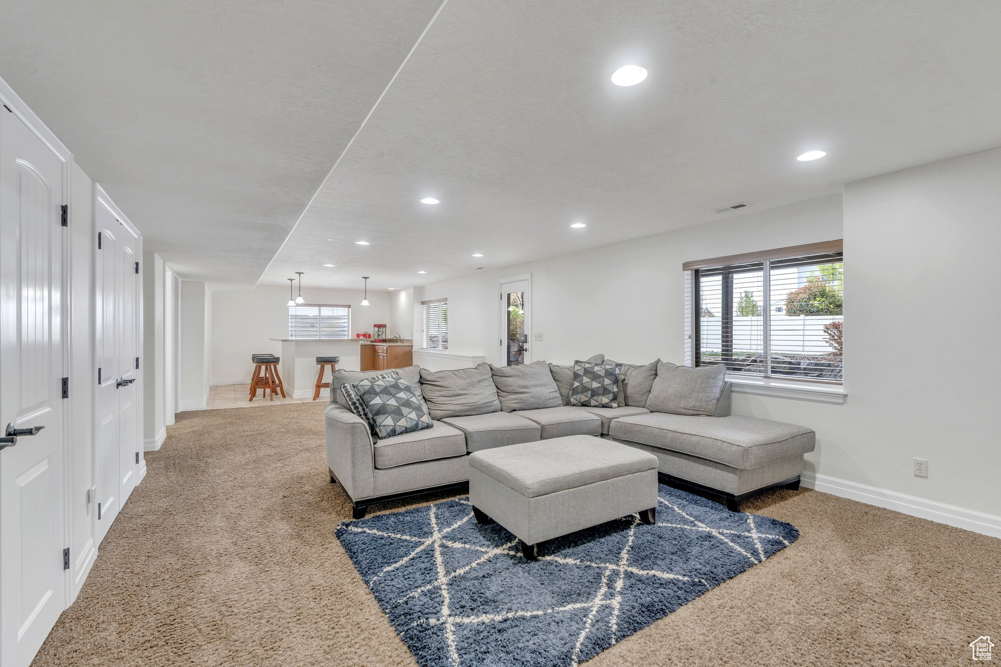 985 W SUNRISE LN