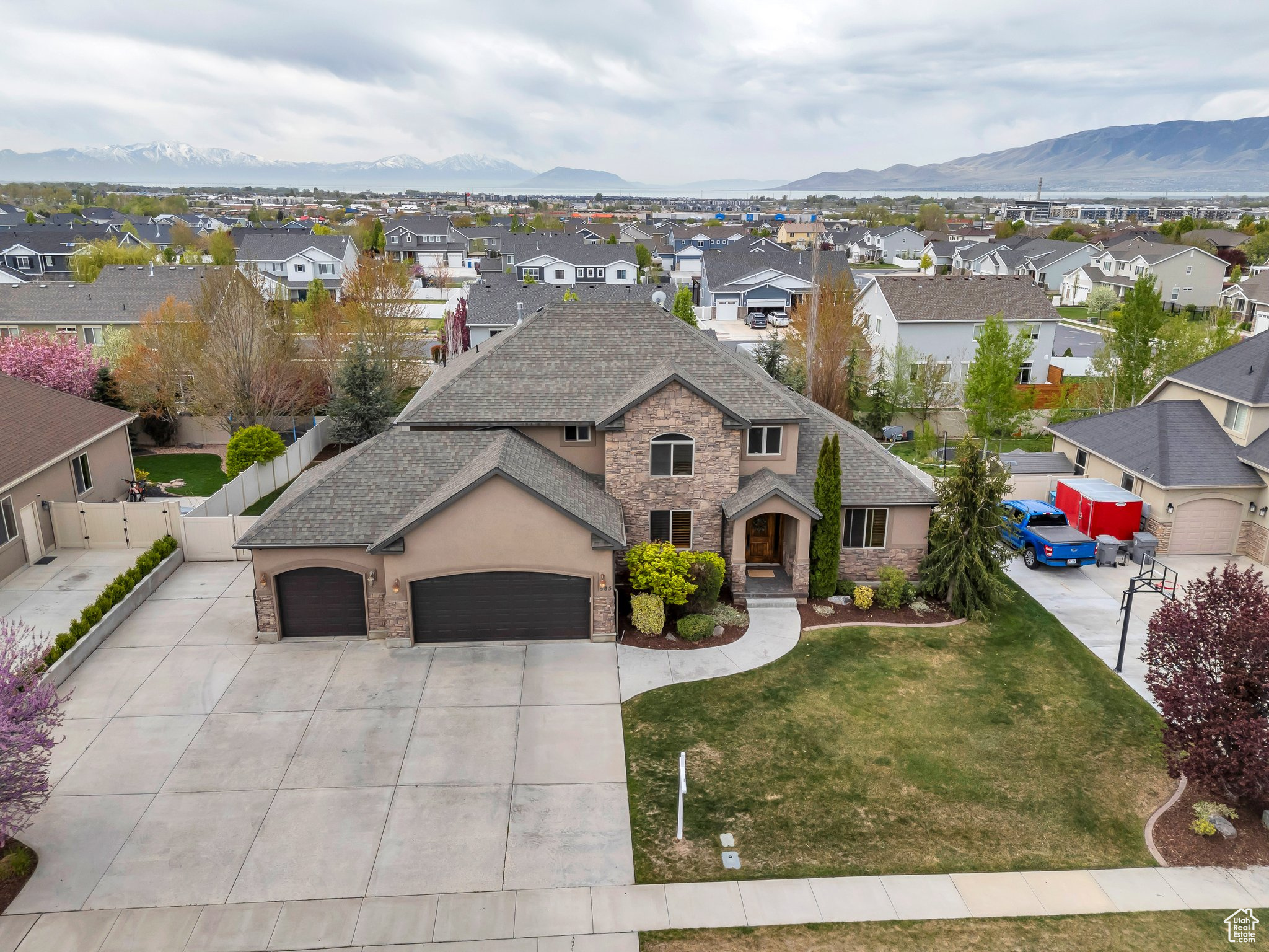 985 W SUNRISE LN