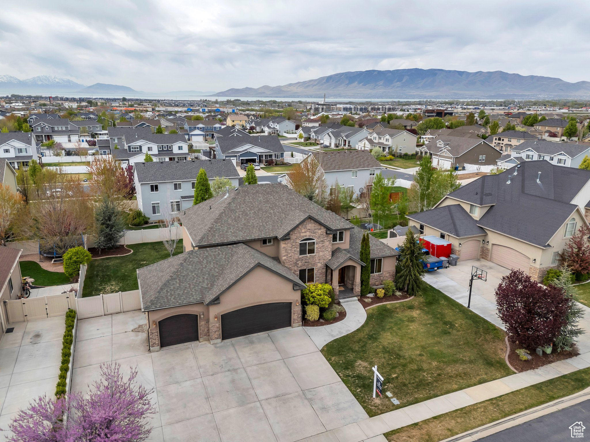 985 W SUNRISE LN