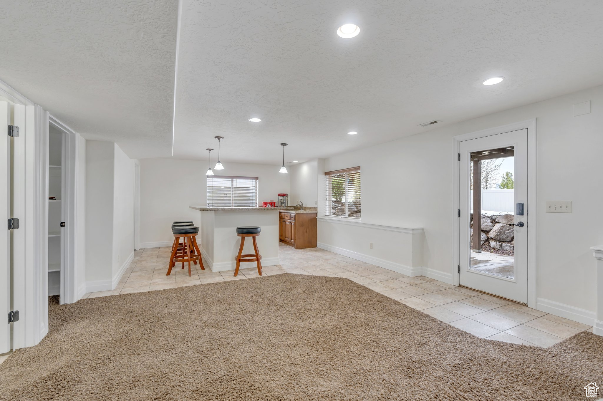 985 W SUNRISE LN