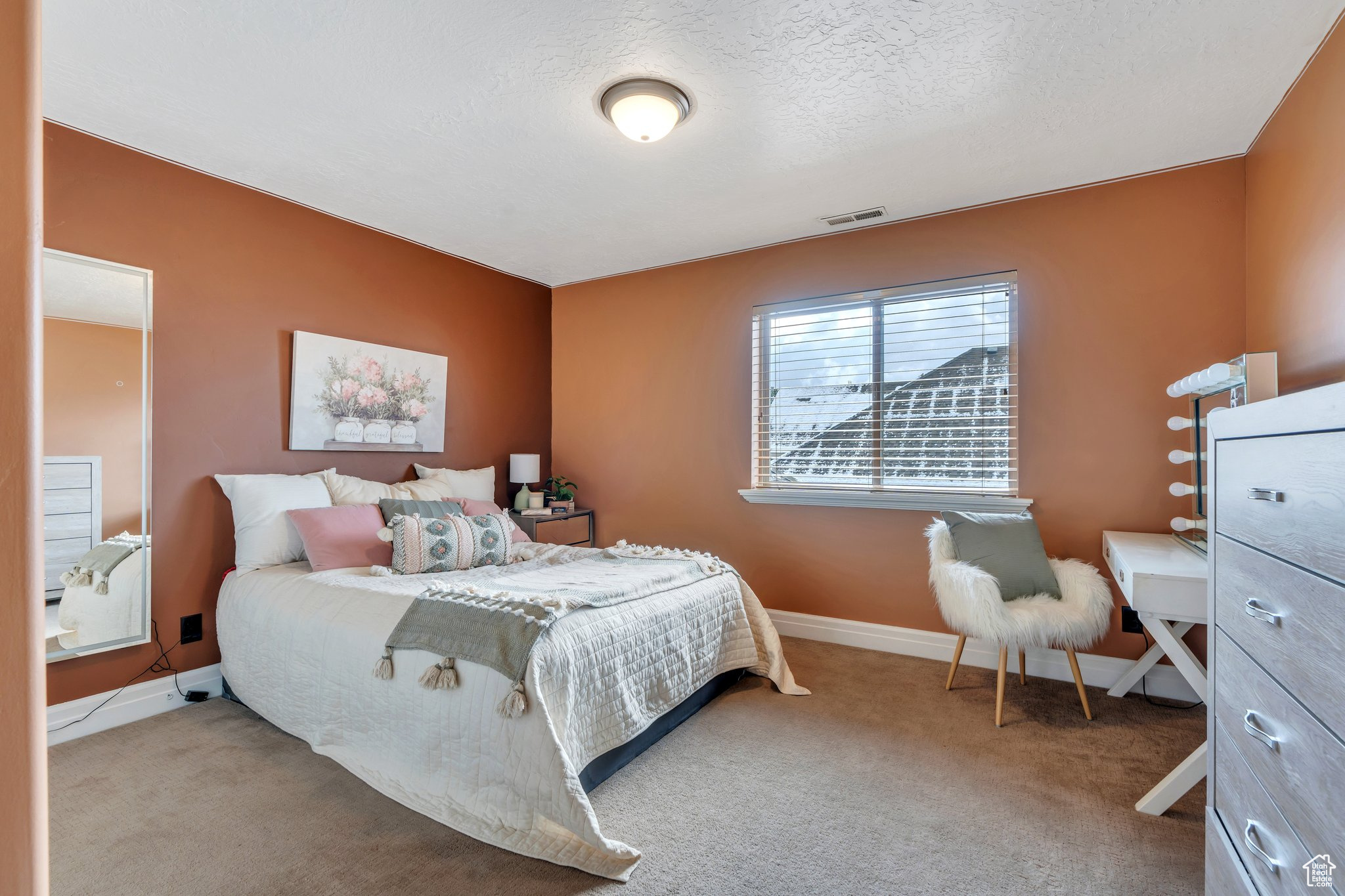 985 W SUNRISE LN