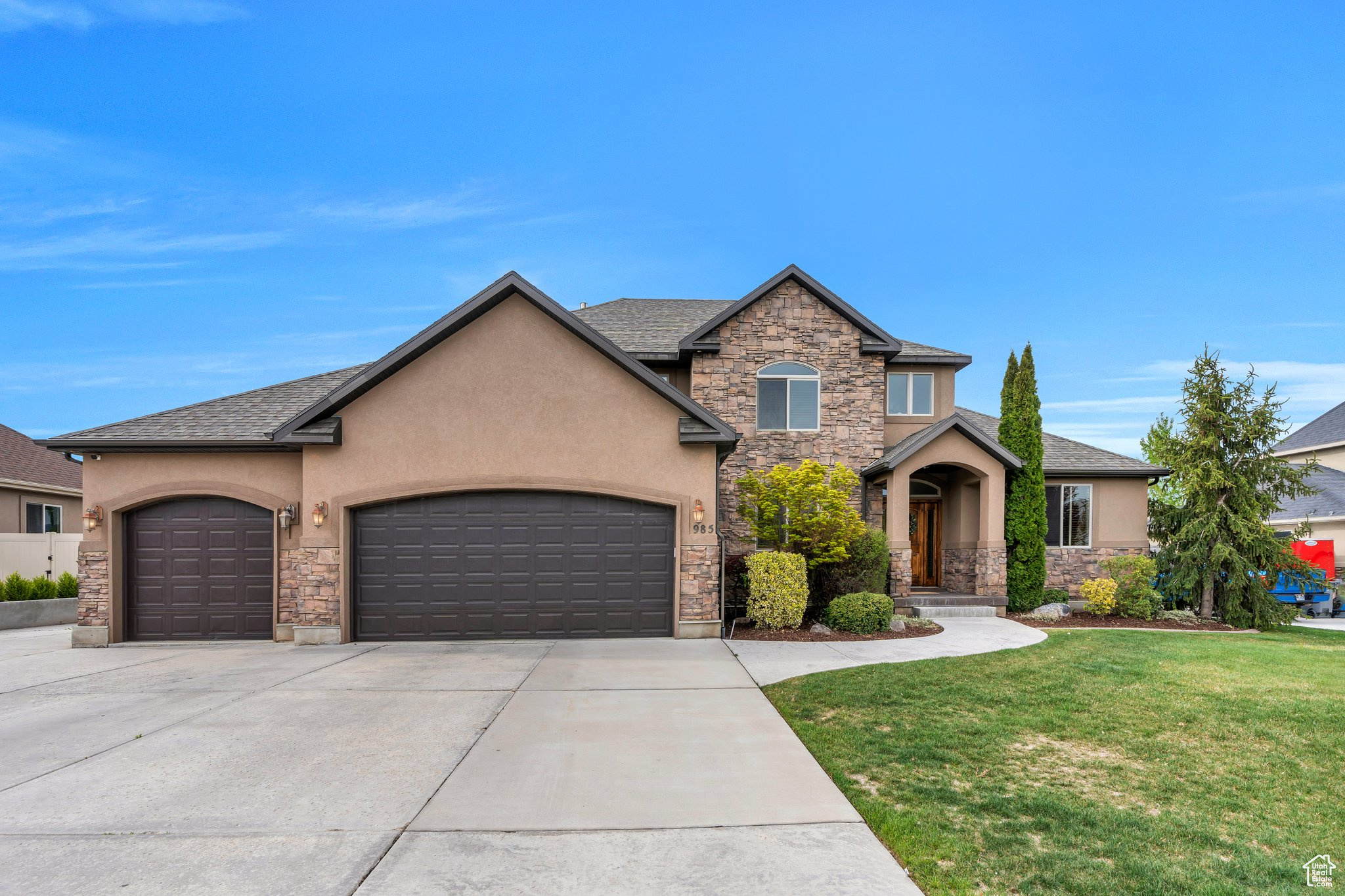 985 W SUNRISE LN