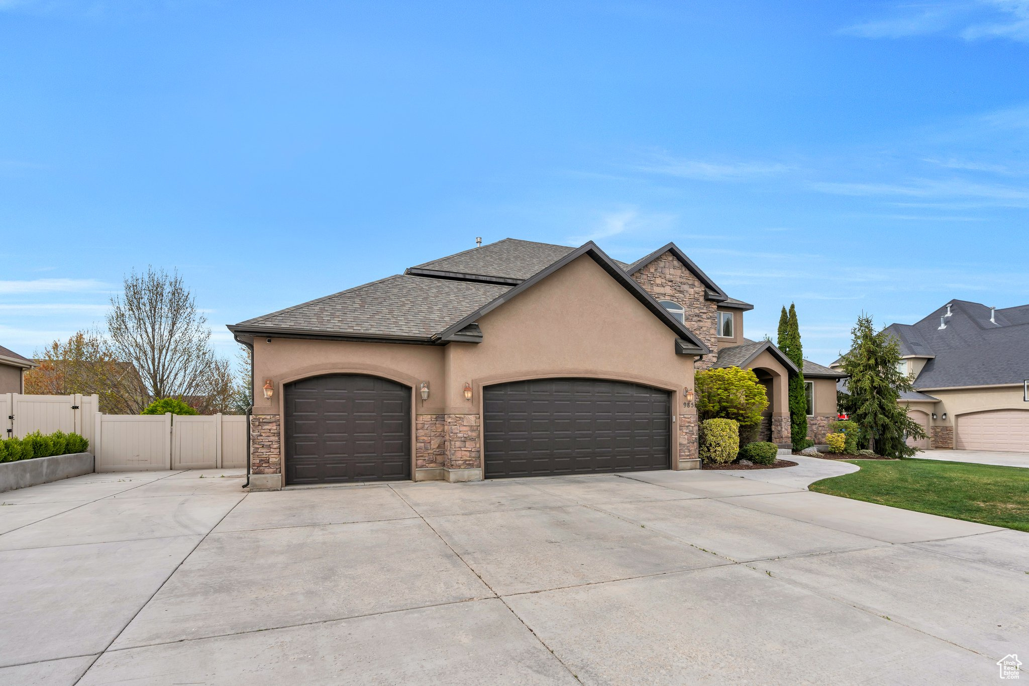 985 W SUNRISE LN
