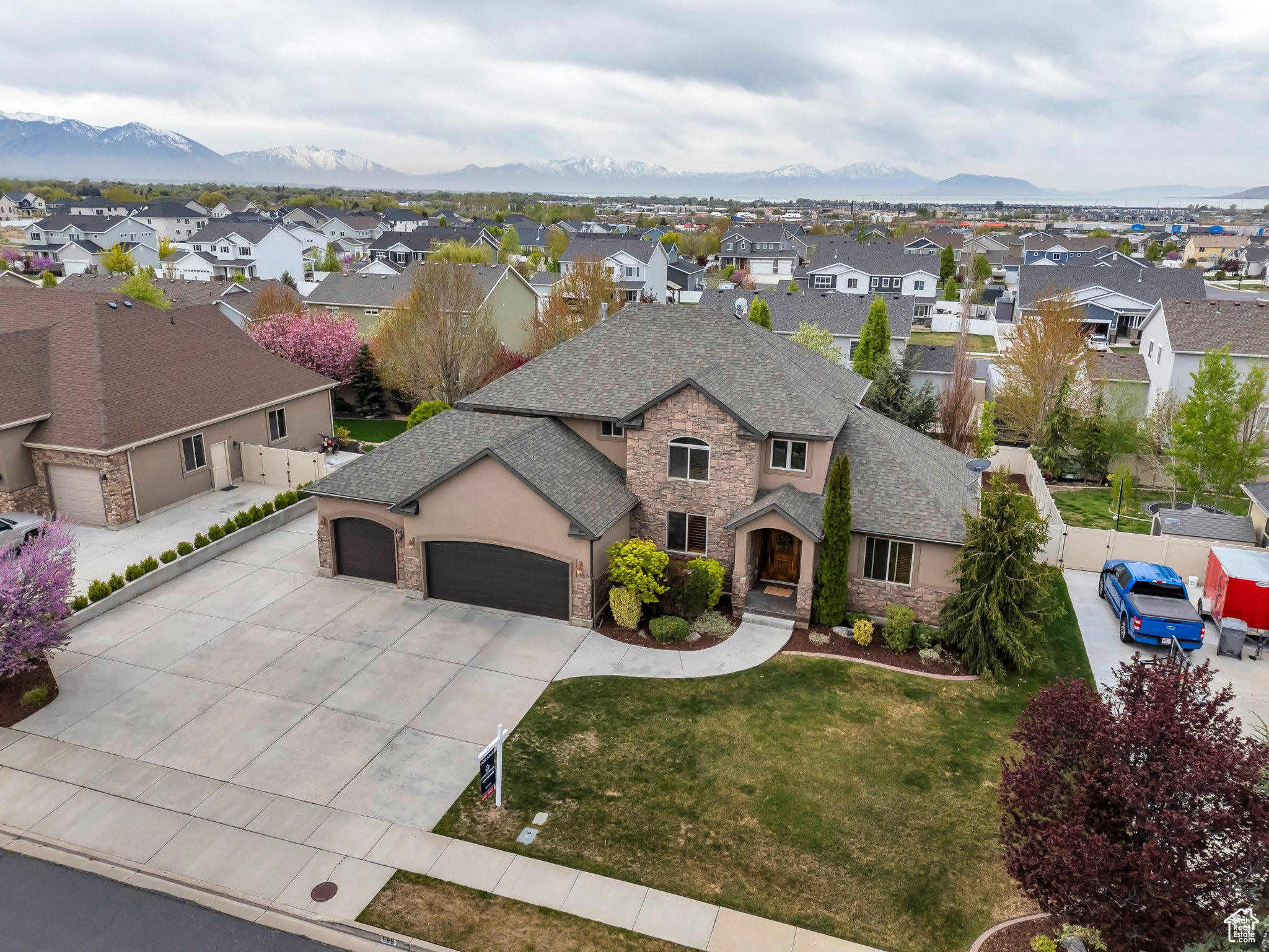 985 W SUNRISE LN