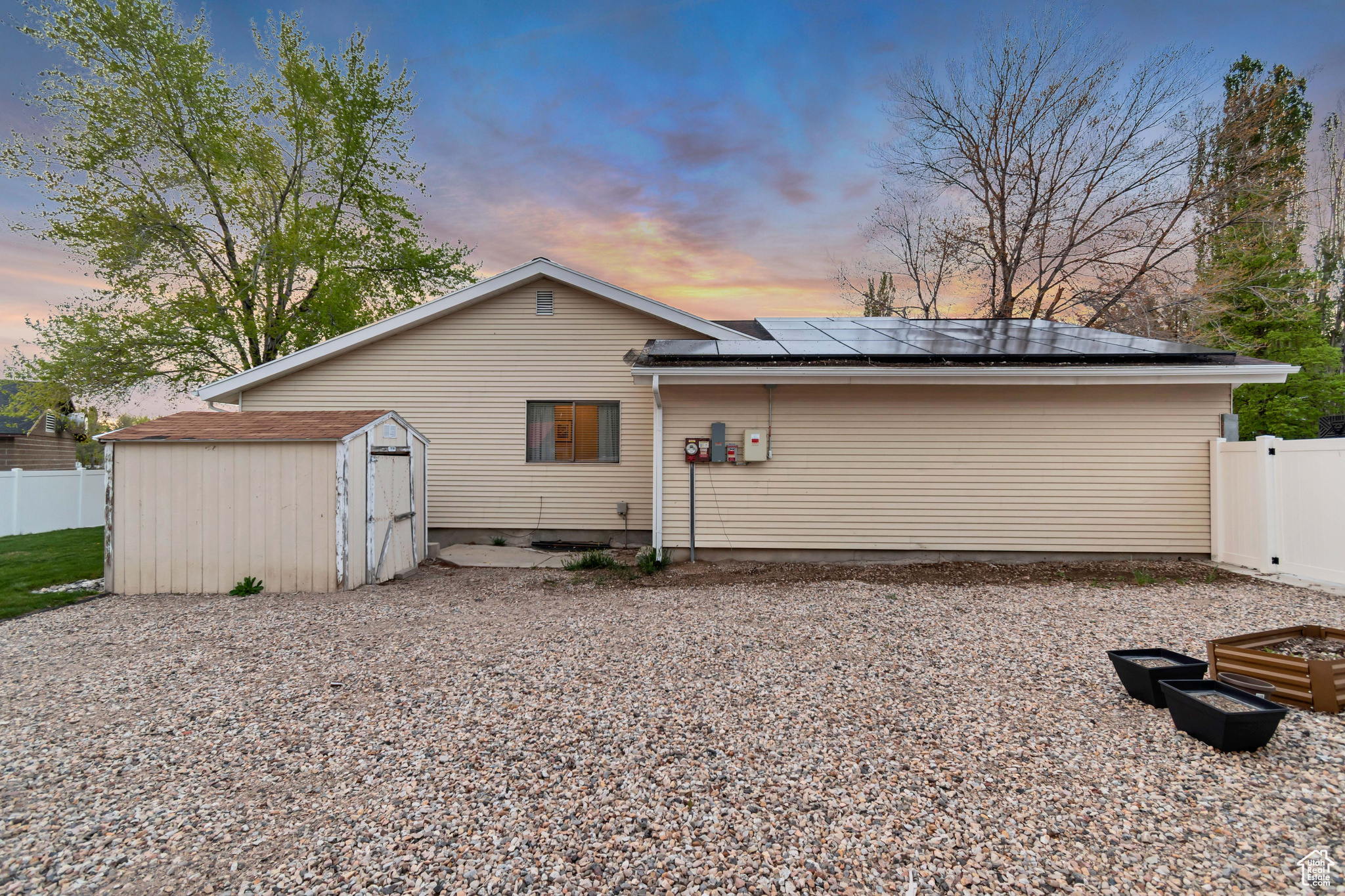 239 COUNTRY CLUB DR