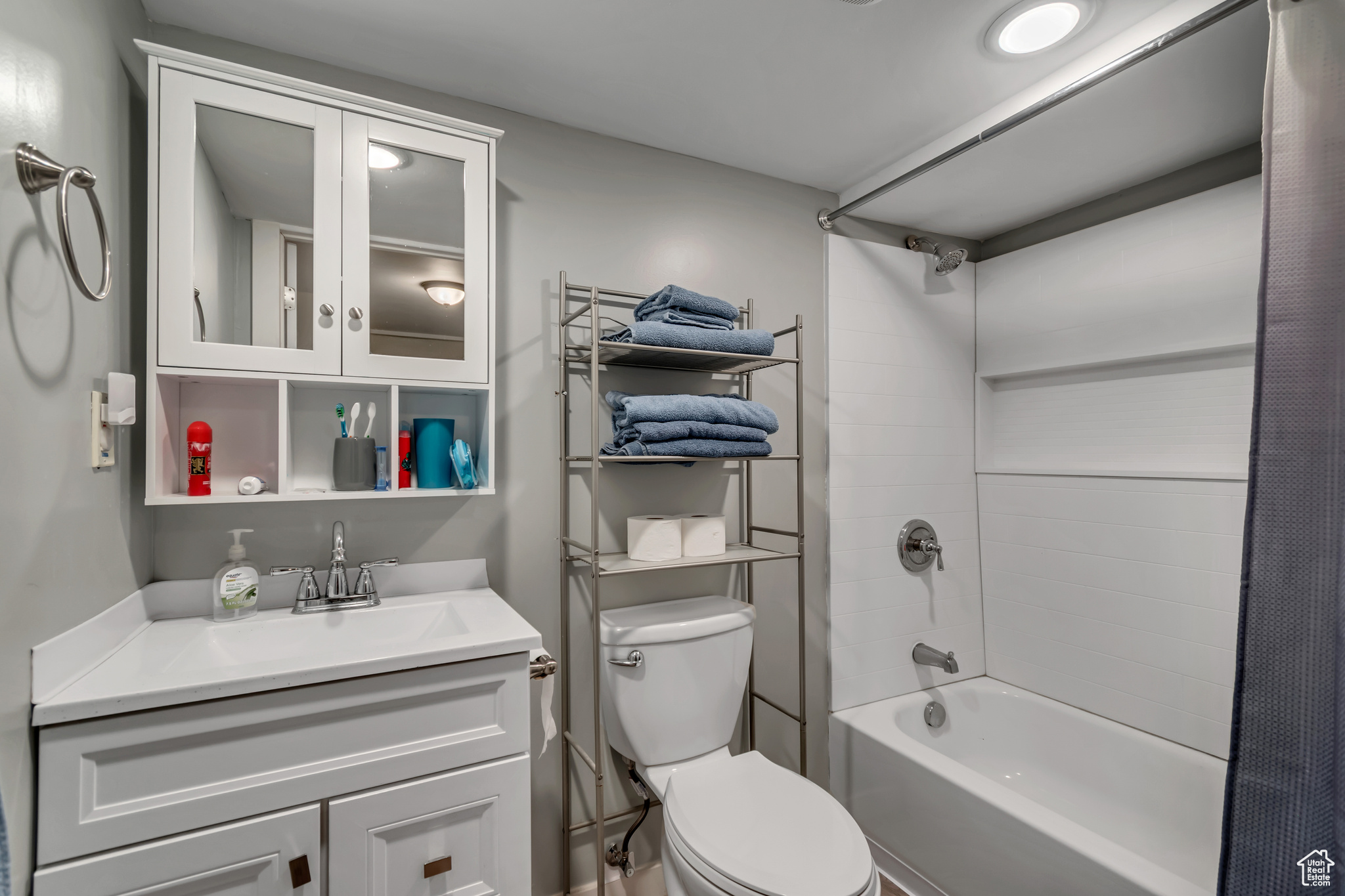 239 COUNTRY CLUB DR