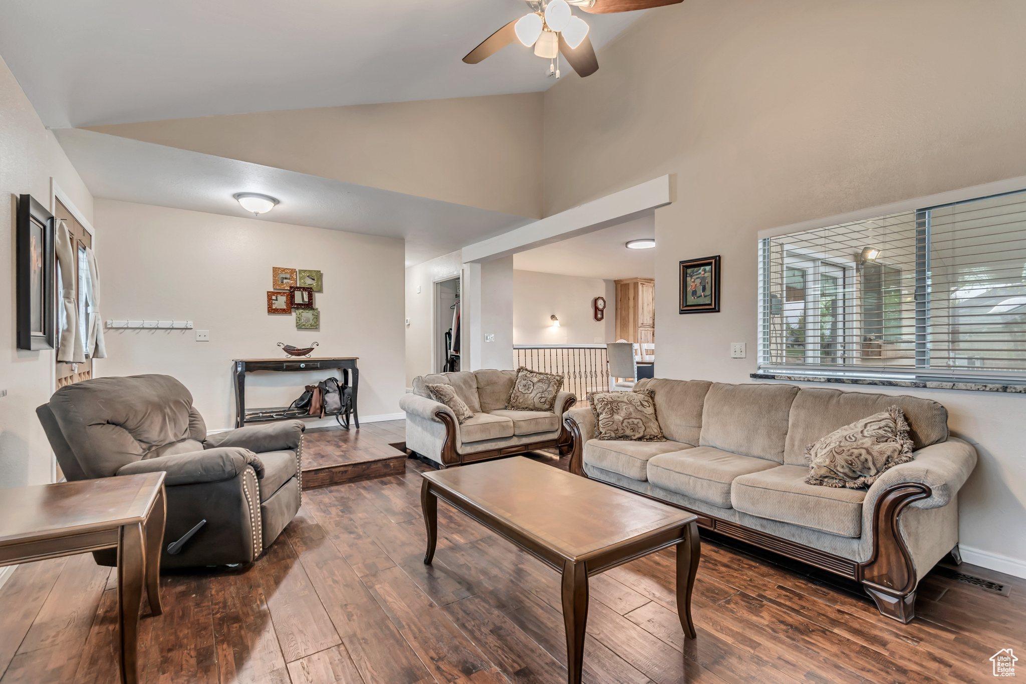 239 COUNTRY CLUB DR