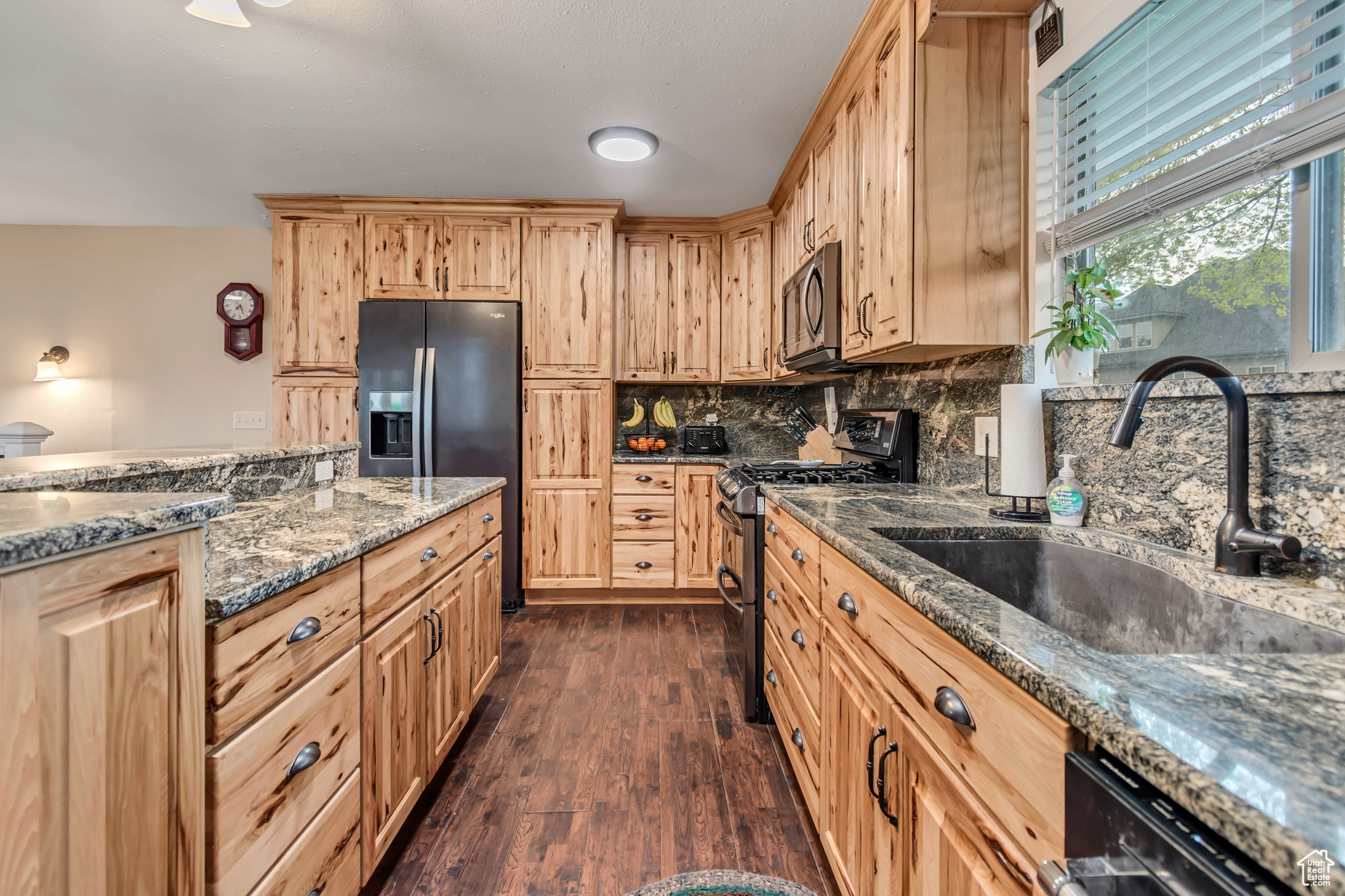 239 COUNTRY CLUB DR