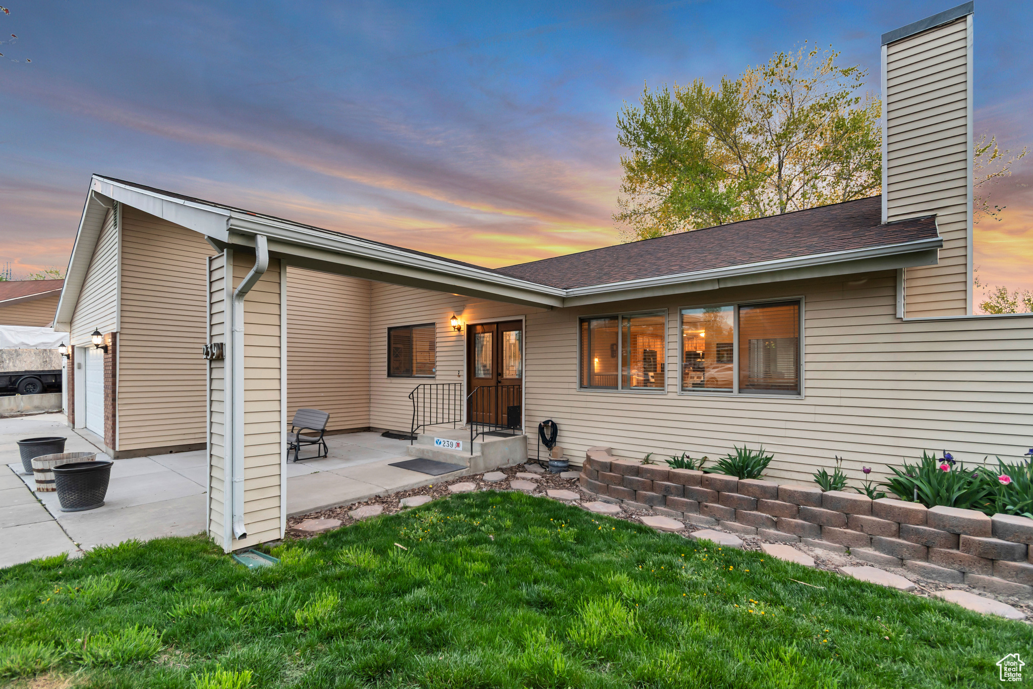 239 COUNTRY CLUB DR