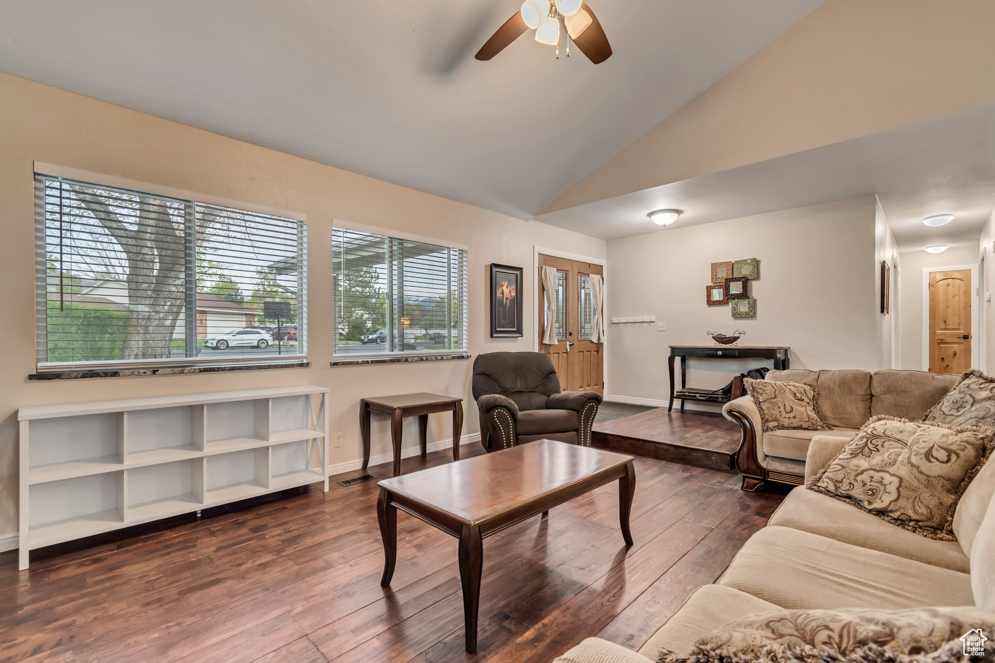 239 COUNTRY CLUB DR