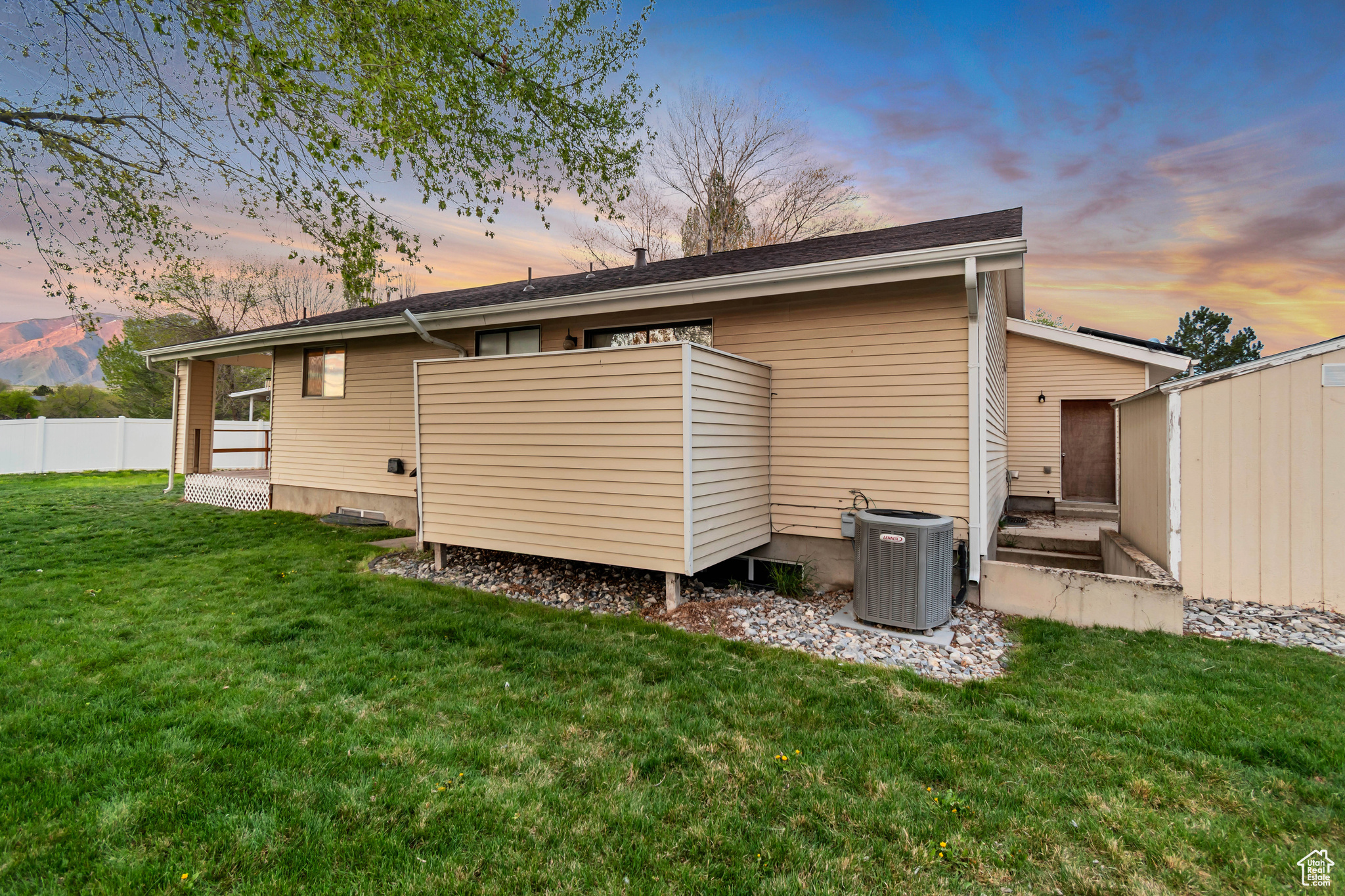 239 COUNTRY CLUB DR