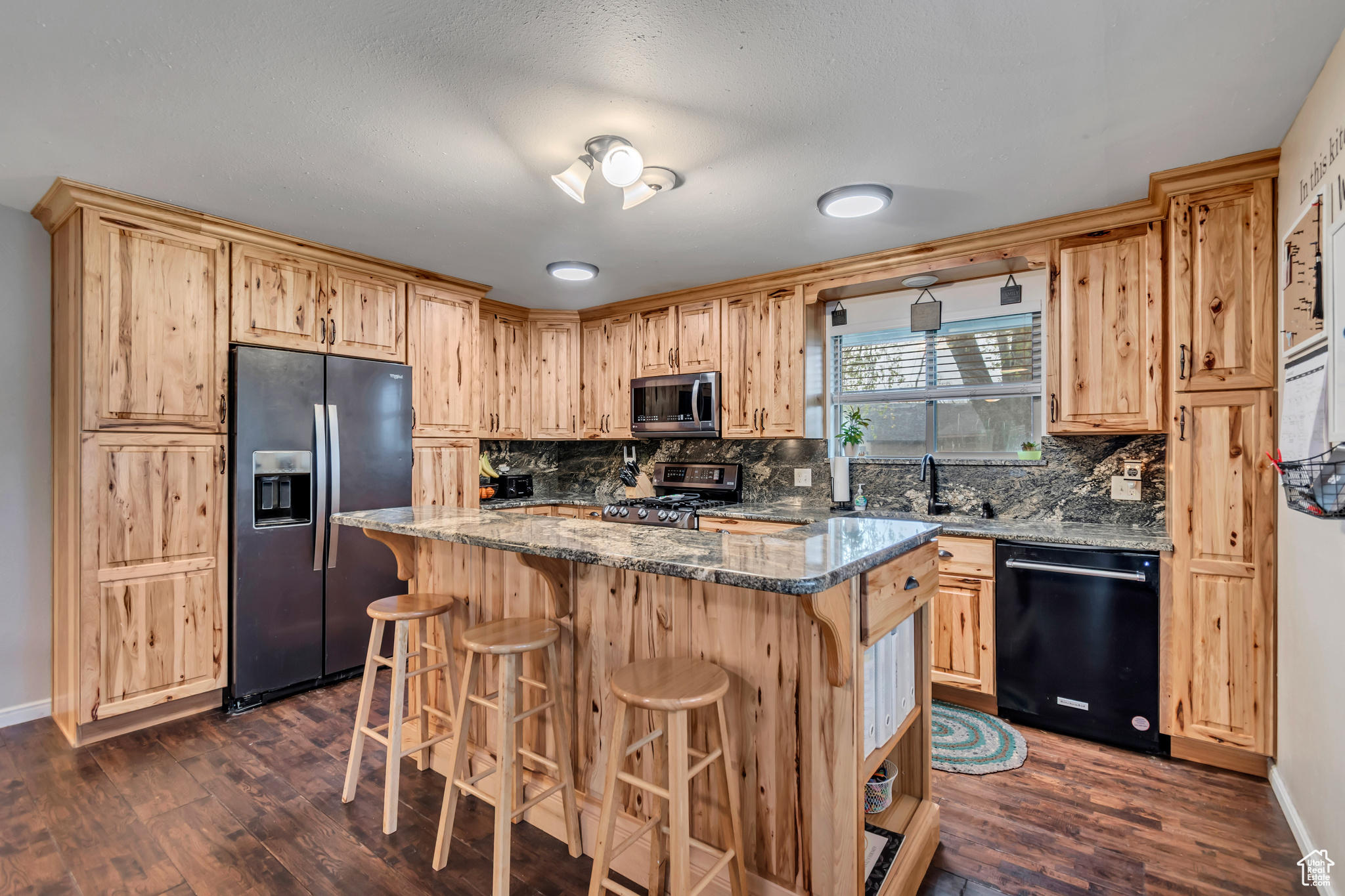239 COUNTRY CLUB DR