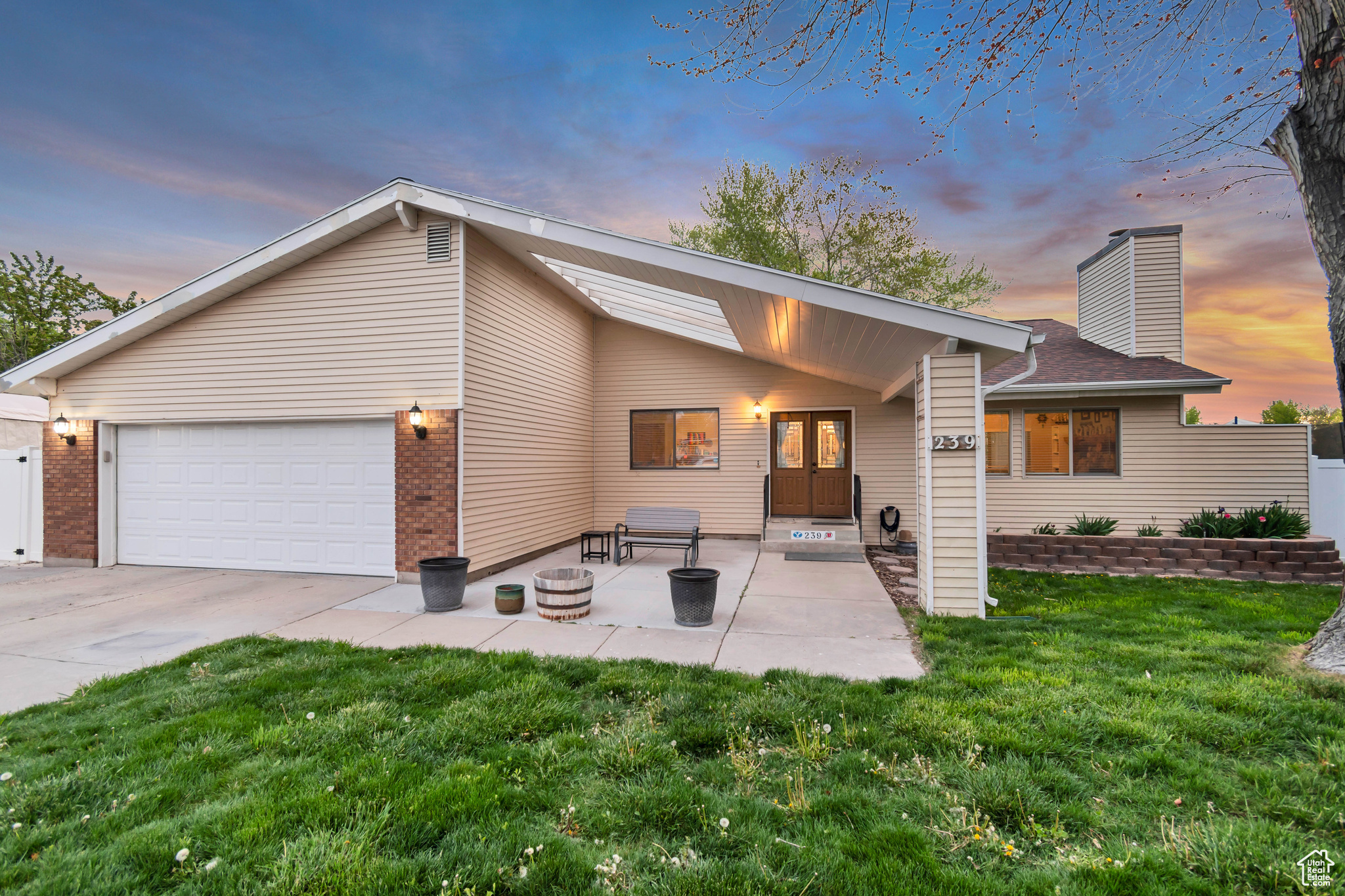 239 COUNTRY CLUB DR