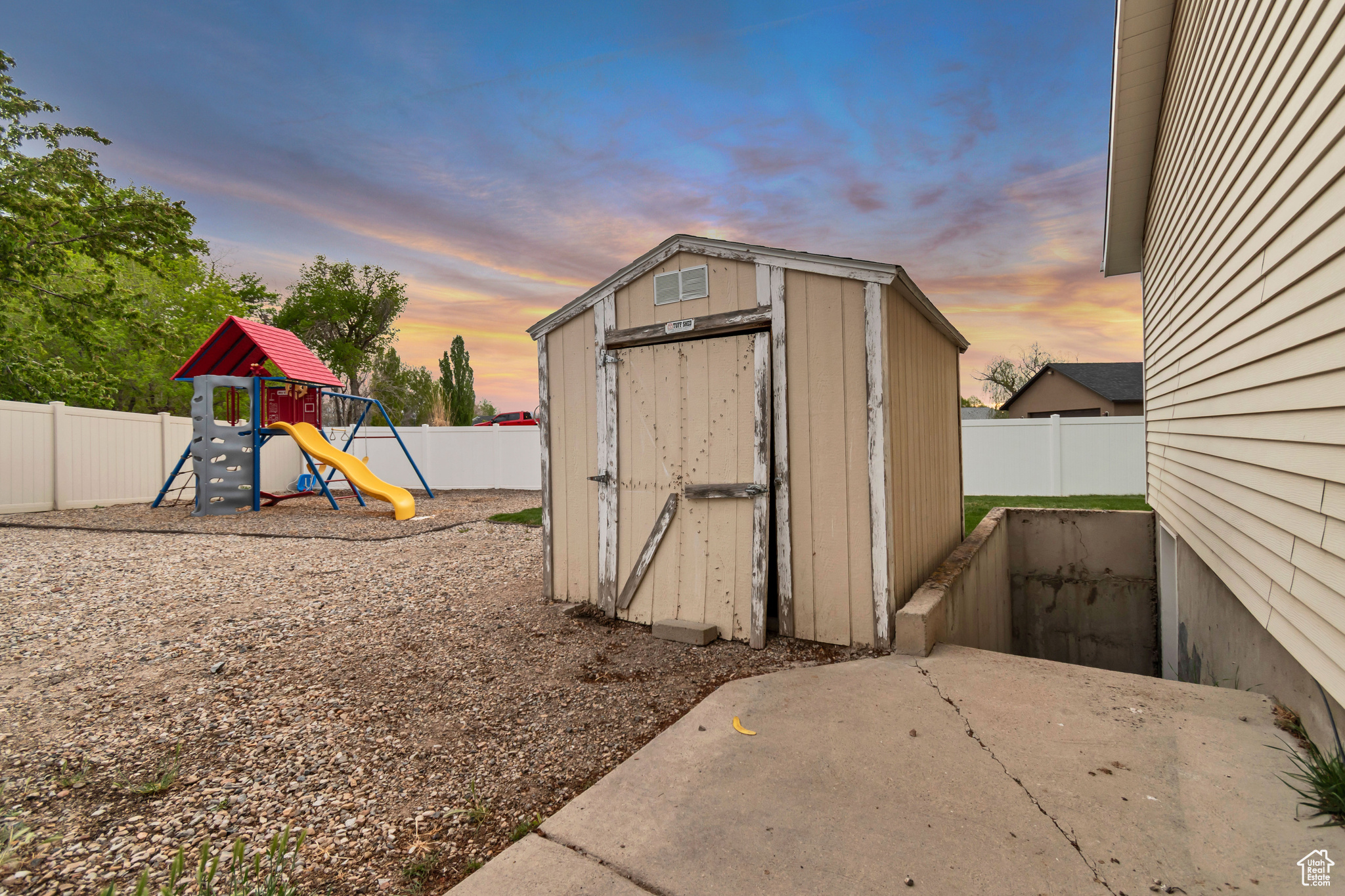 239 COUNTRY CLUB DR