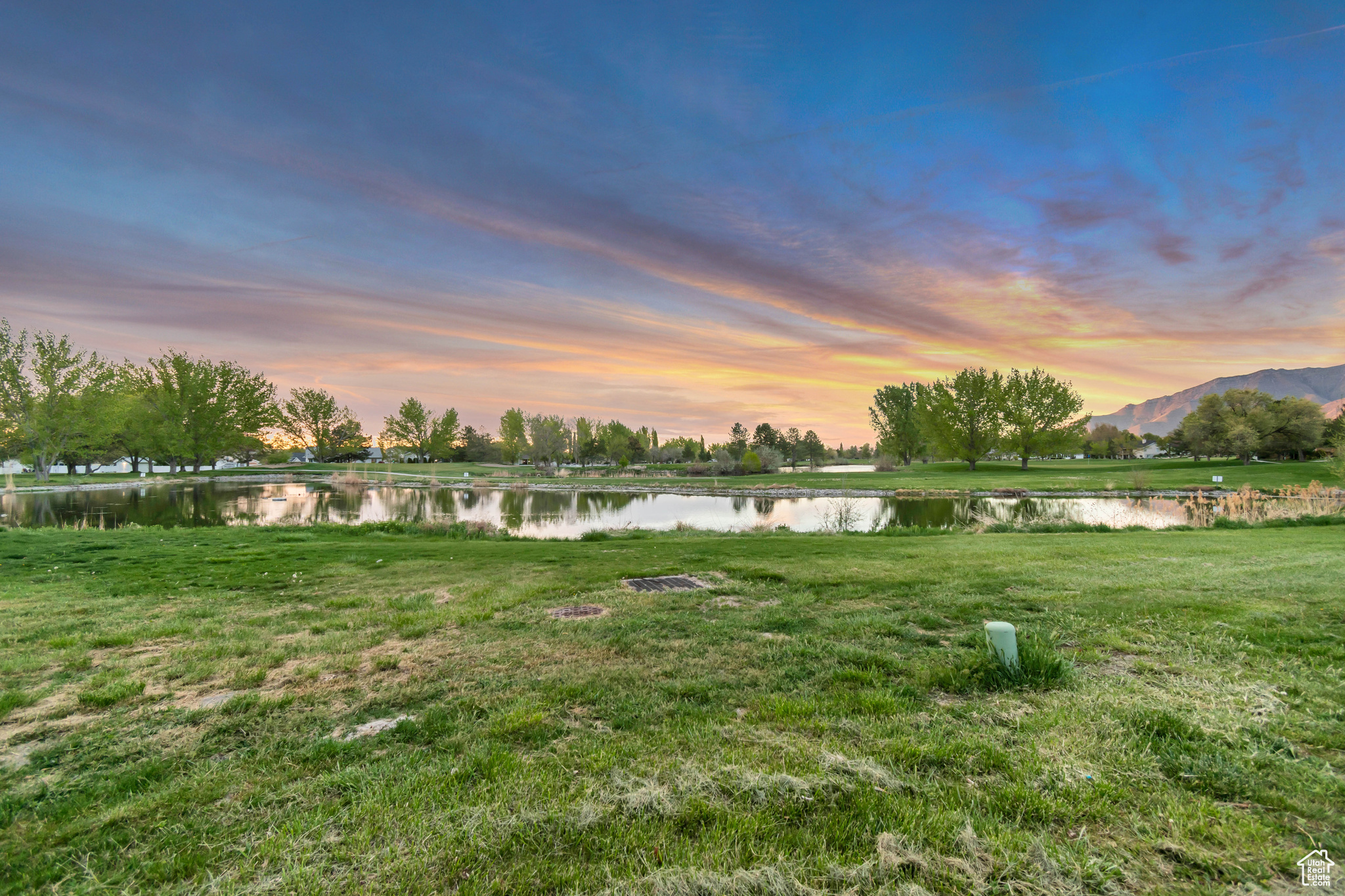 239 COUNTRY CLUB DR