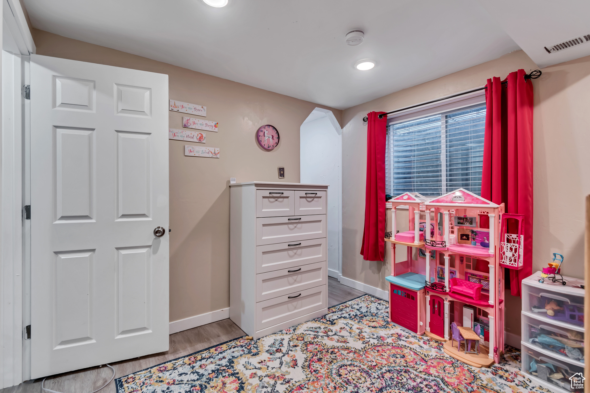 239 COUNTRY CLUB DR