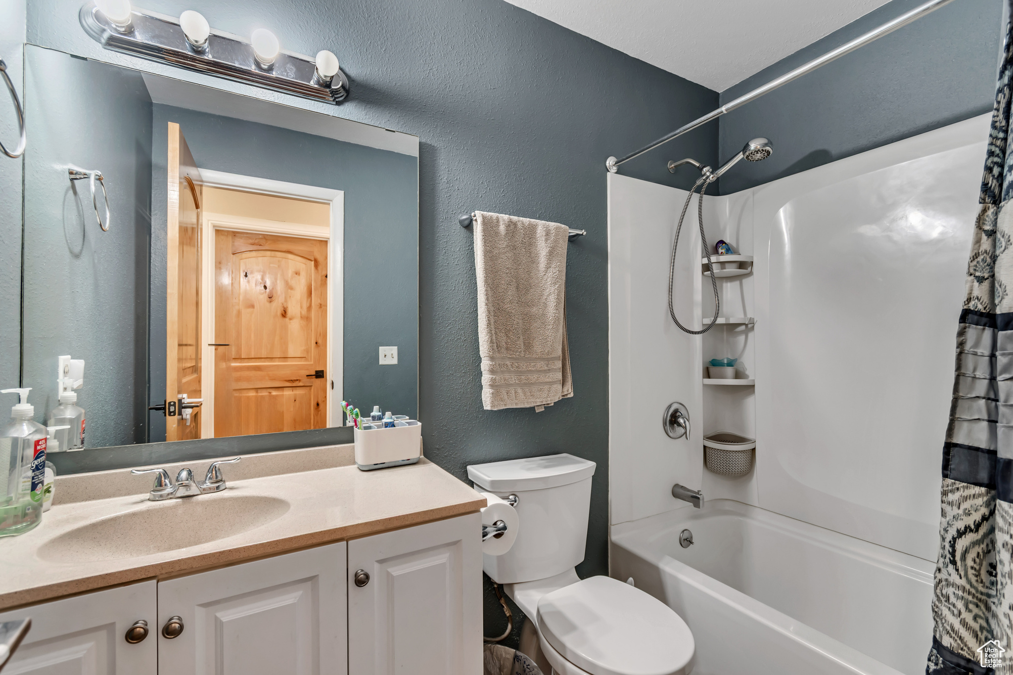 239 COUNTRY CLUB DR