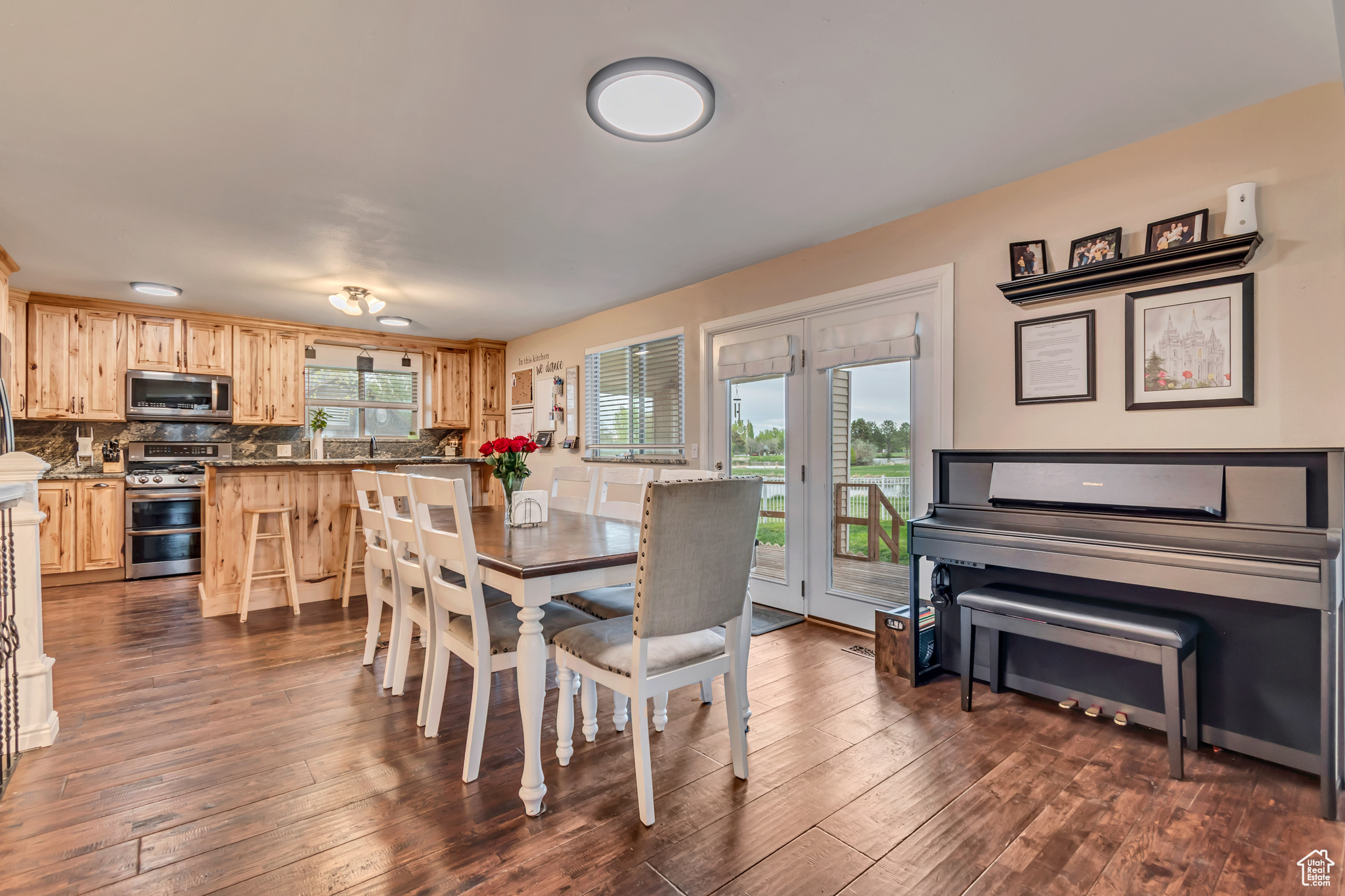 239 COUNTRY CLUB DR