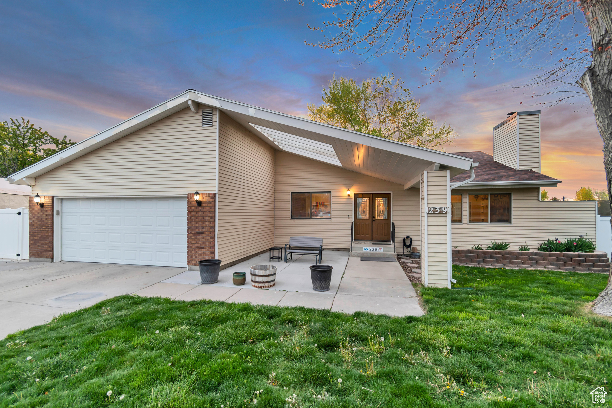 239 COUNTRY CLUB DR