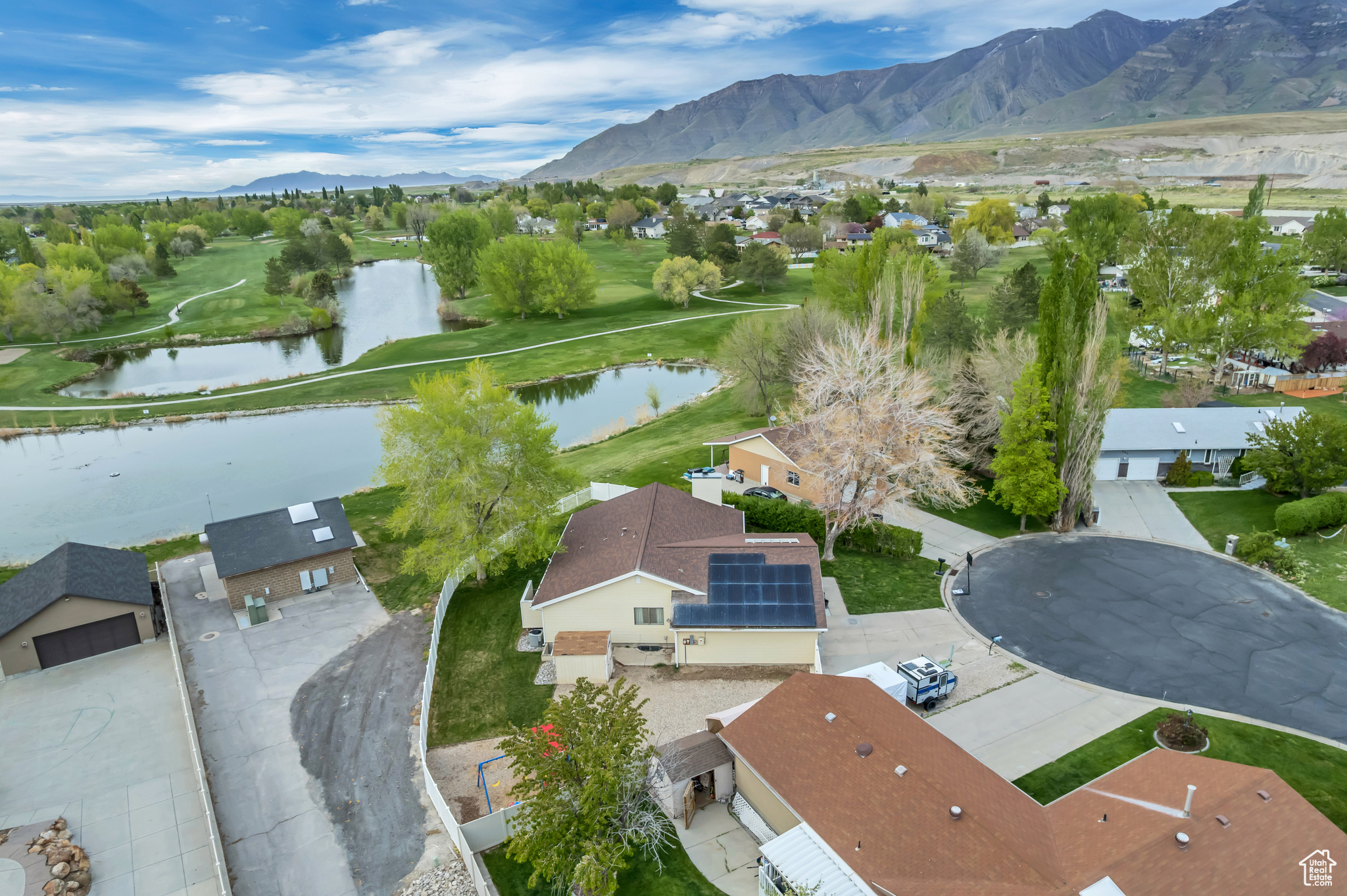 239 COUNTRY CLUB DR
