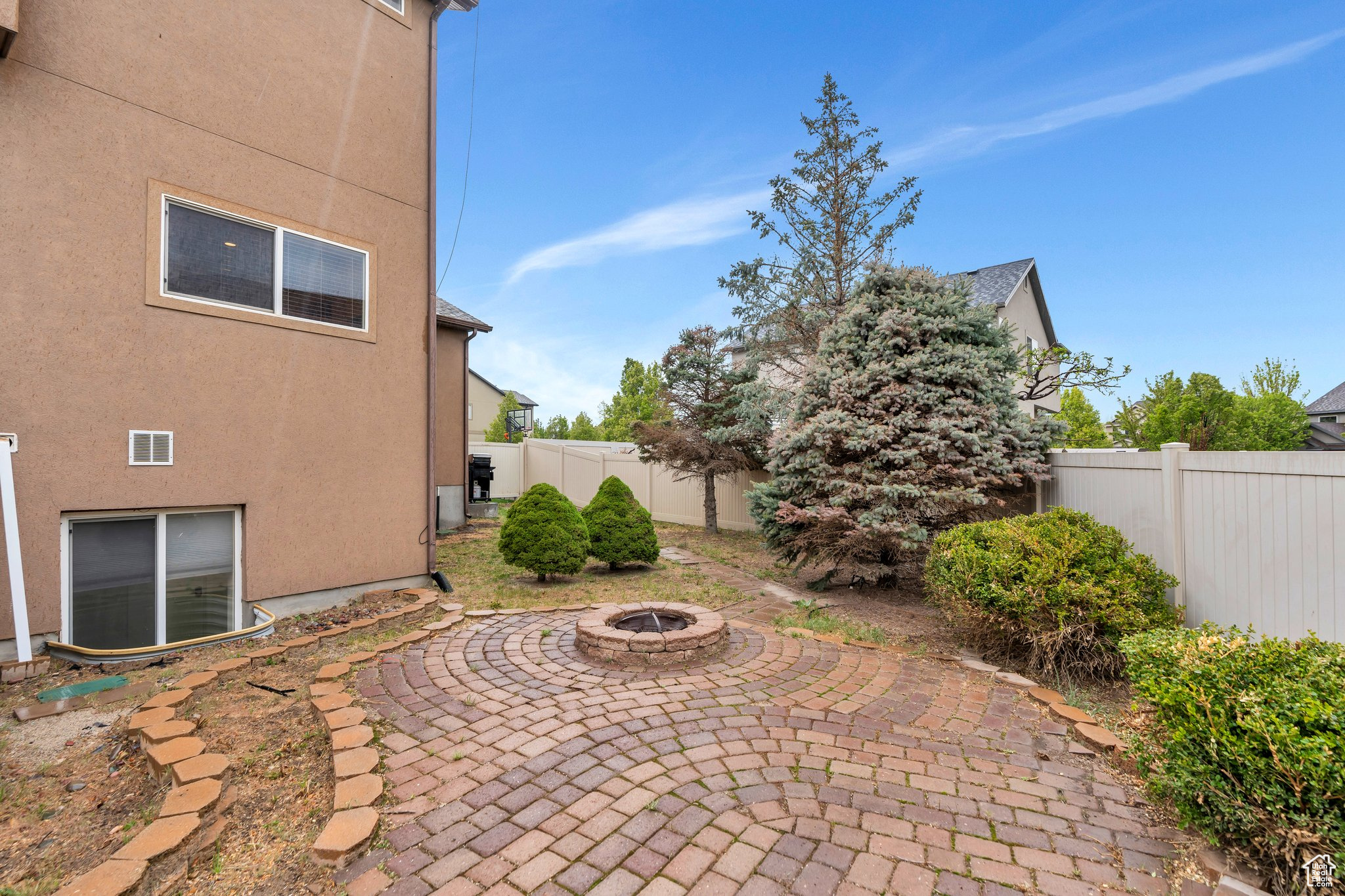 7812 N CRESTWOOD CIR