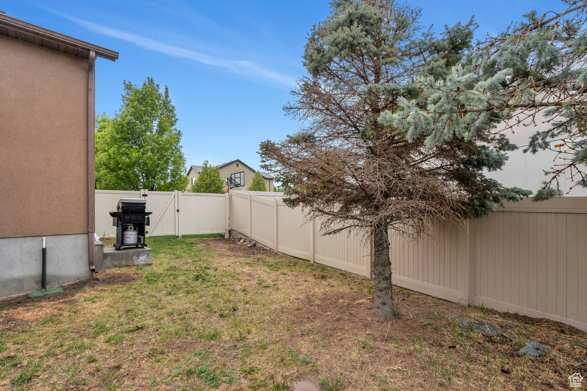 7812 N CRESTWOOD CIR