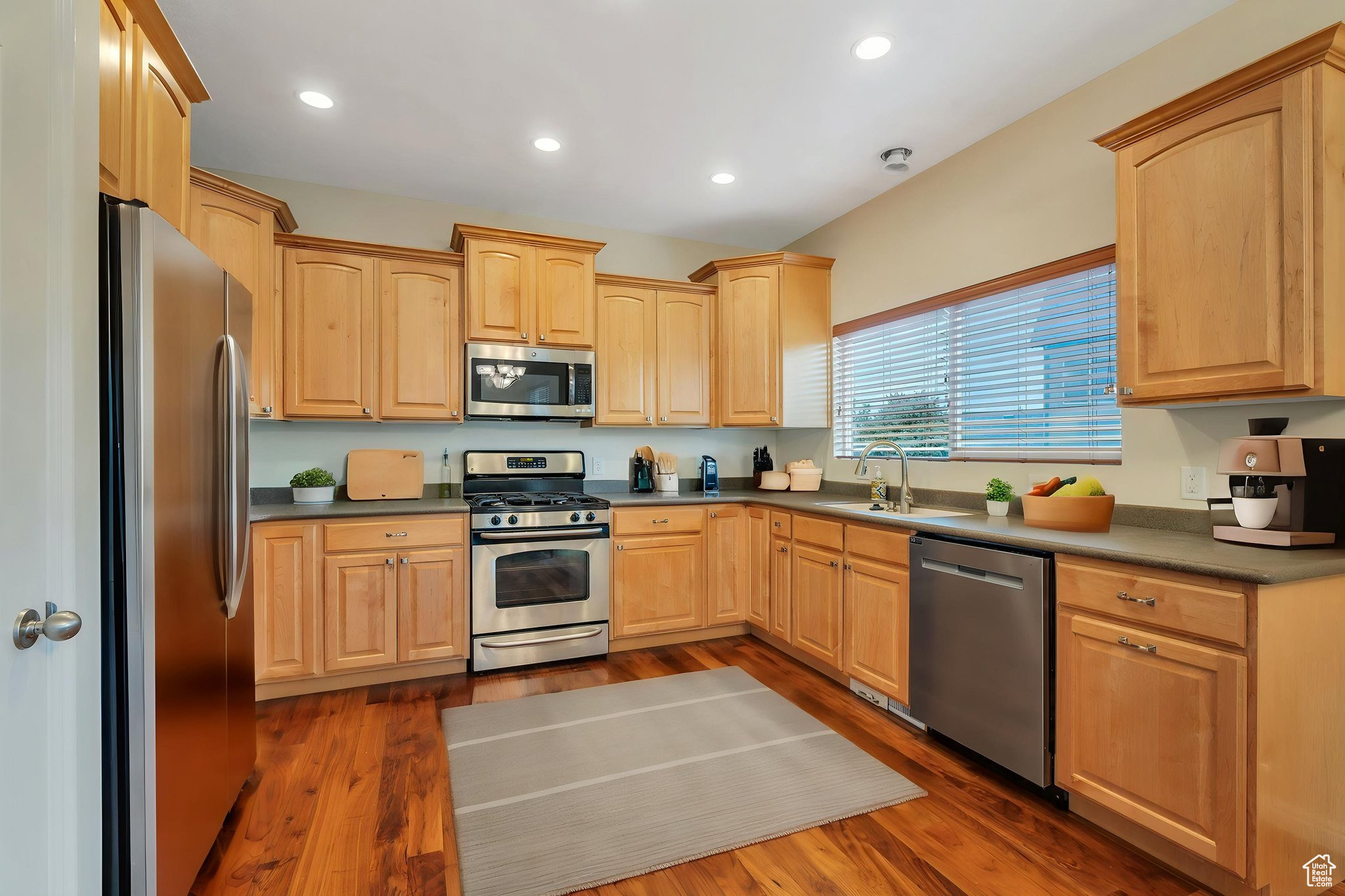 7812 N CRESTWOOD CIR