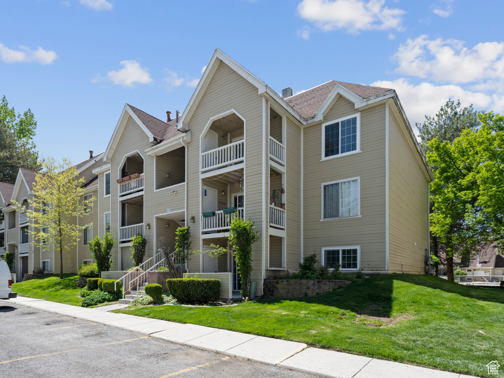 1216 E WATERSIDE CV #31