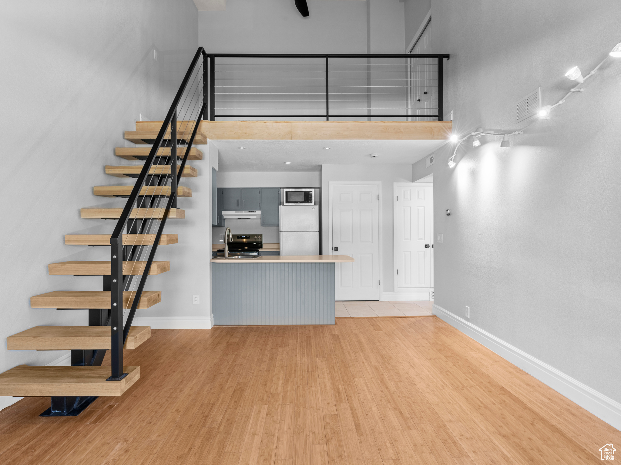 1216 E WATERSIDE CV #31