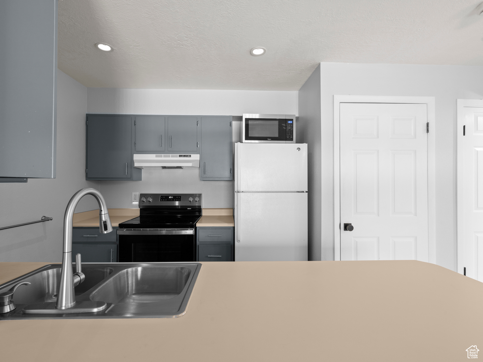 1216 E WATERSIDE CV #31