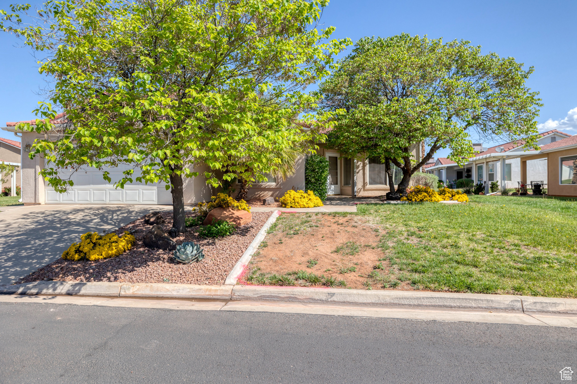 545 E PADRE DR