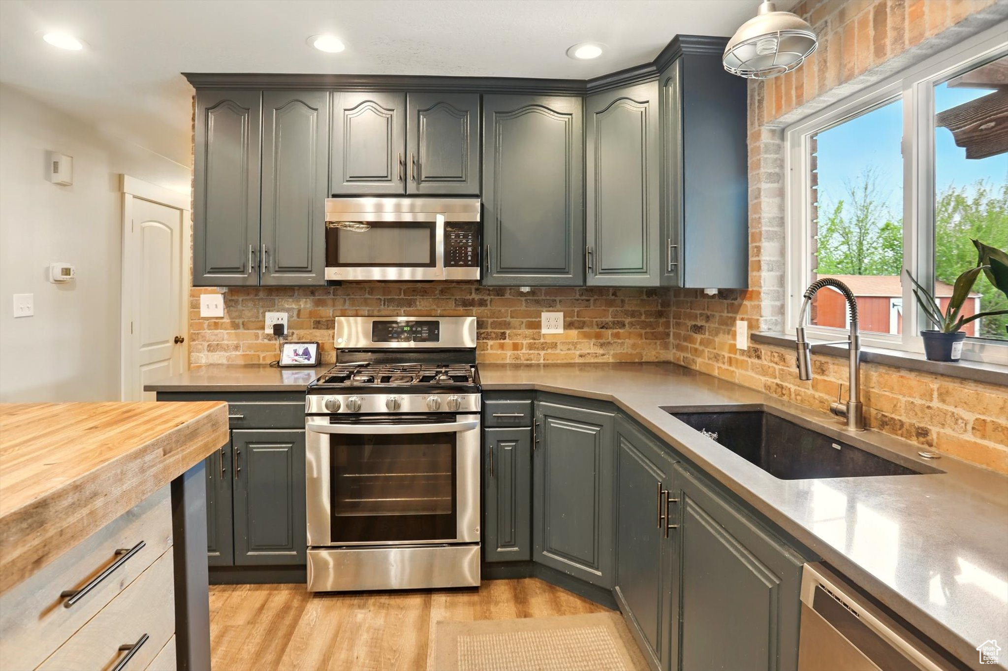 569 N 700 E