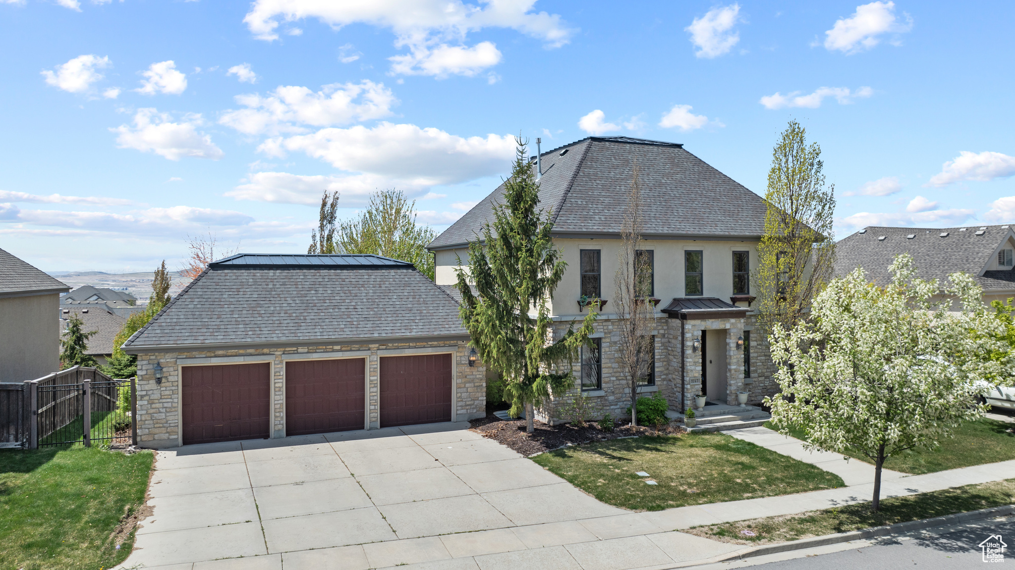 5047 N LARKWOOD LN