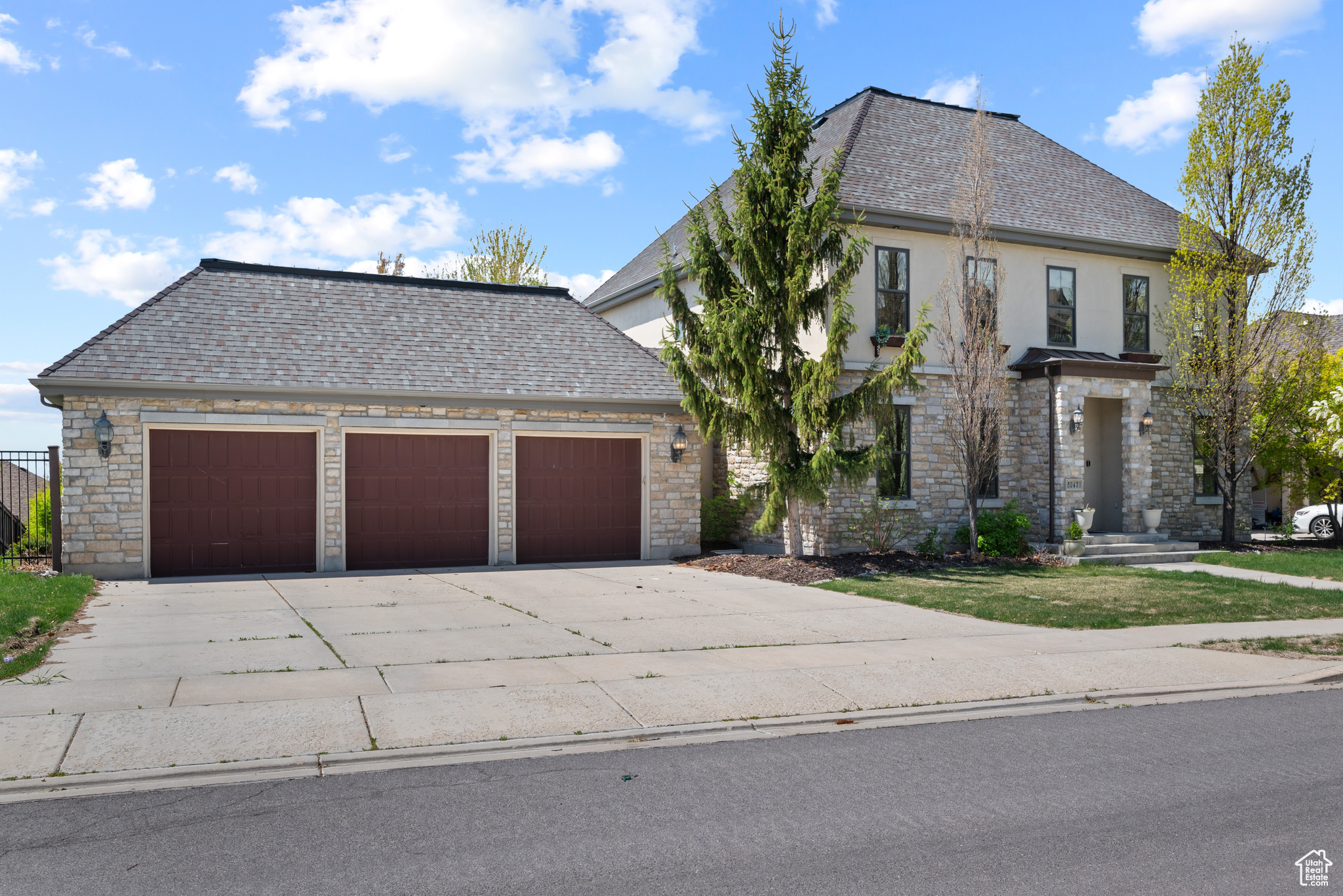 5047 N LARKWOOD LN