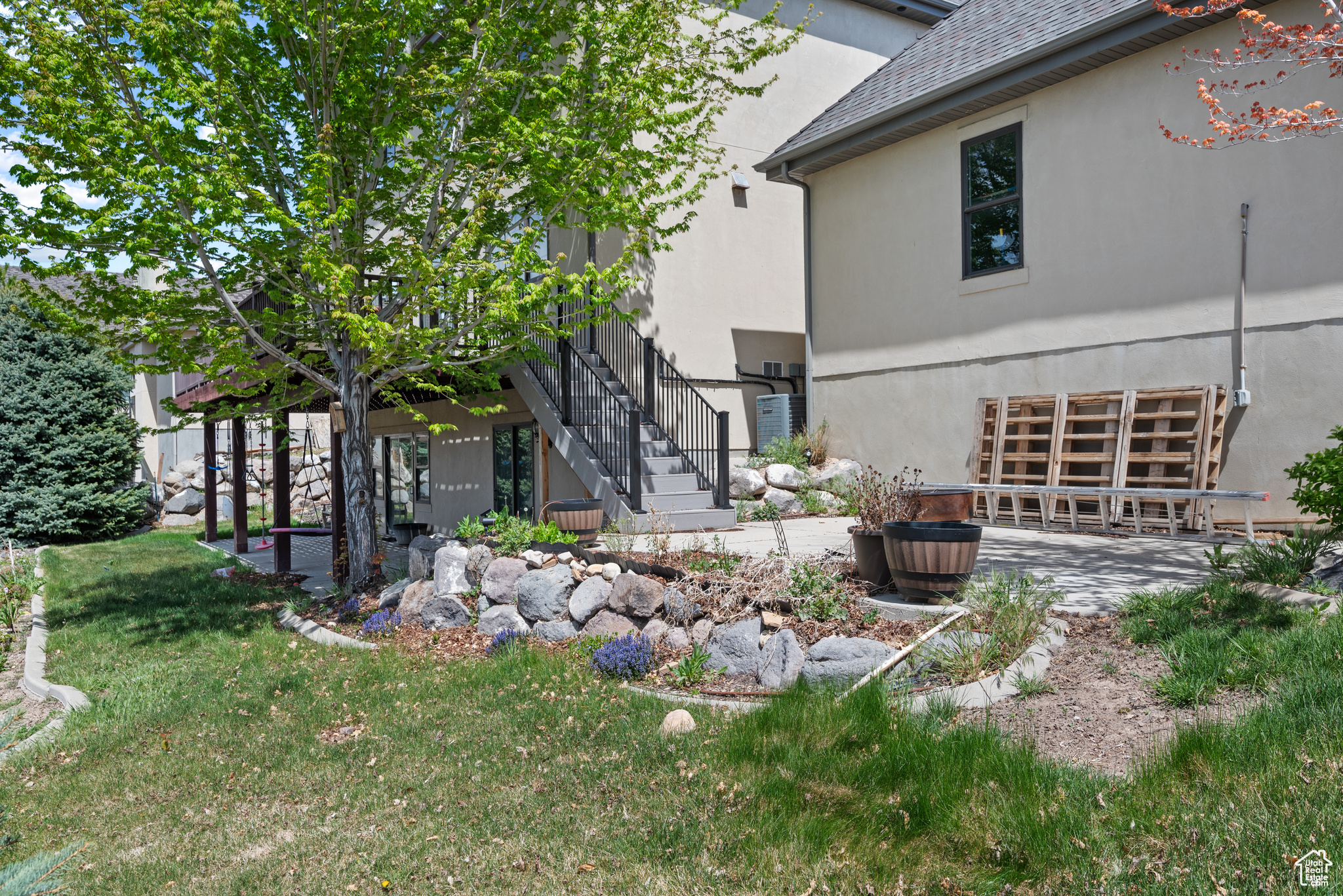 5047 N LARKWOOD LN