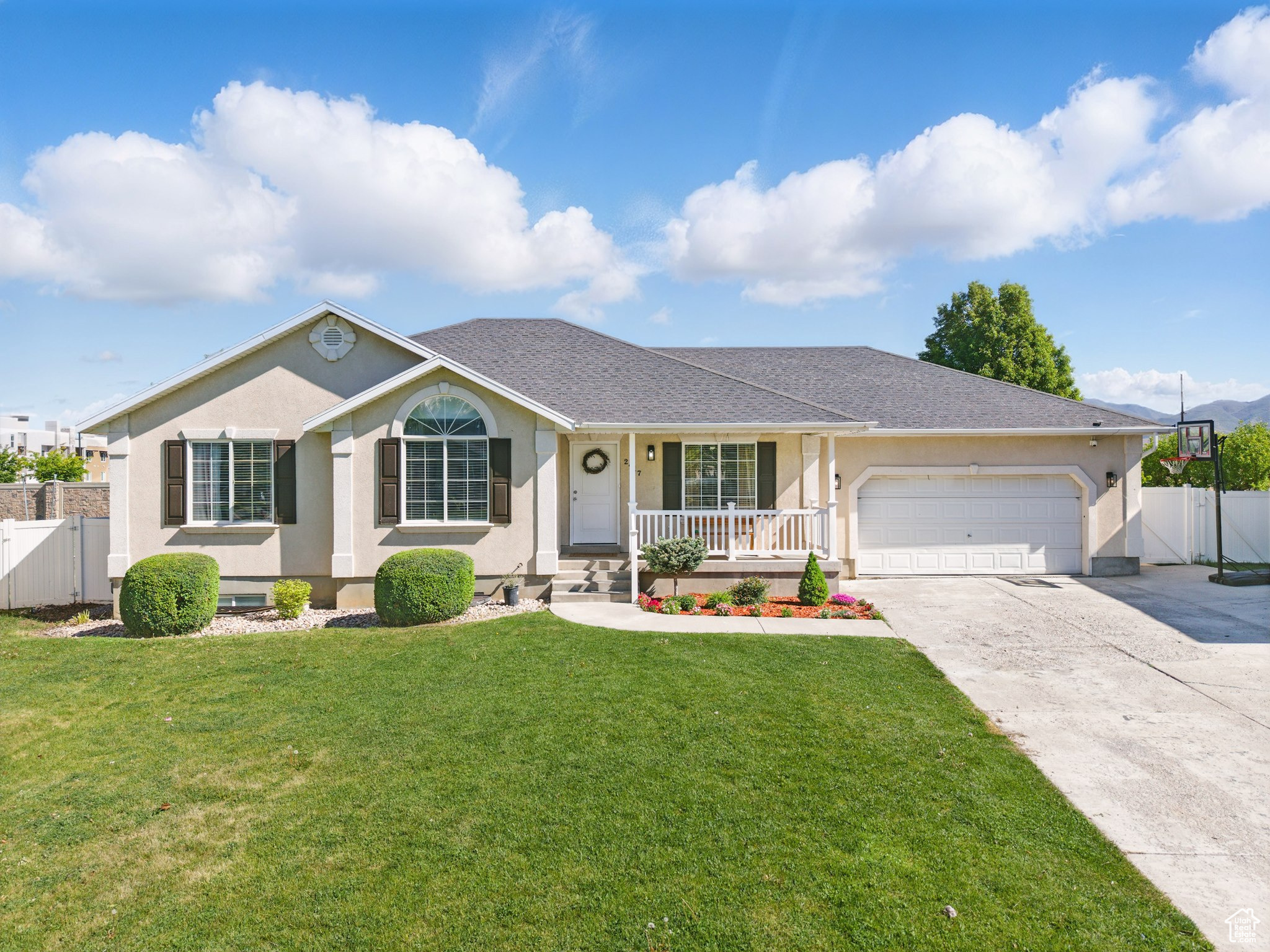 2417 E 1035 S