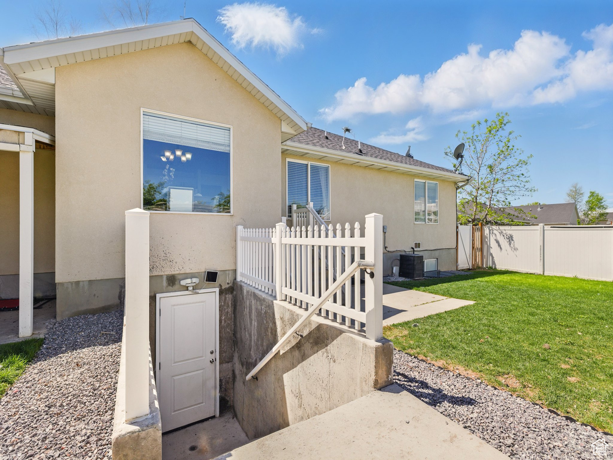 2417 E 1035 S