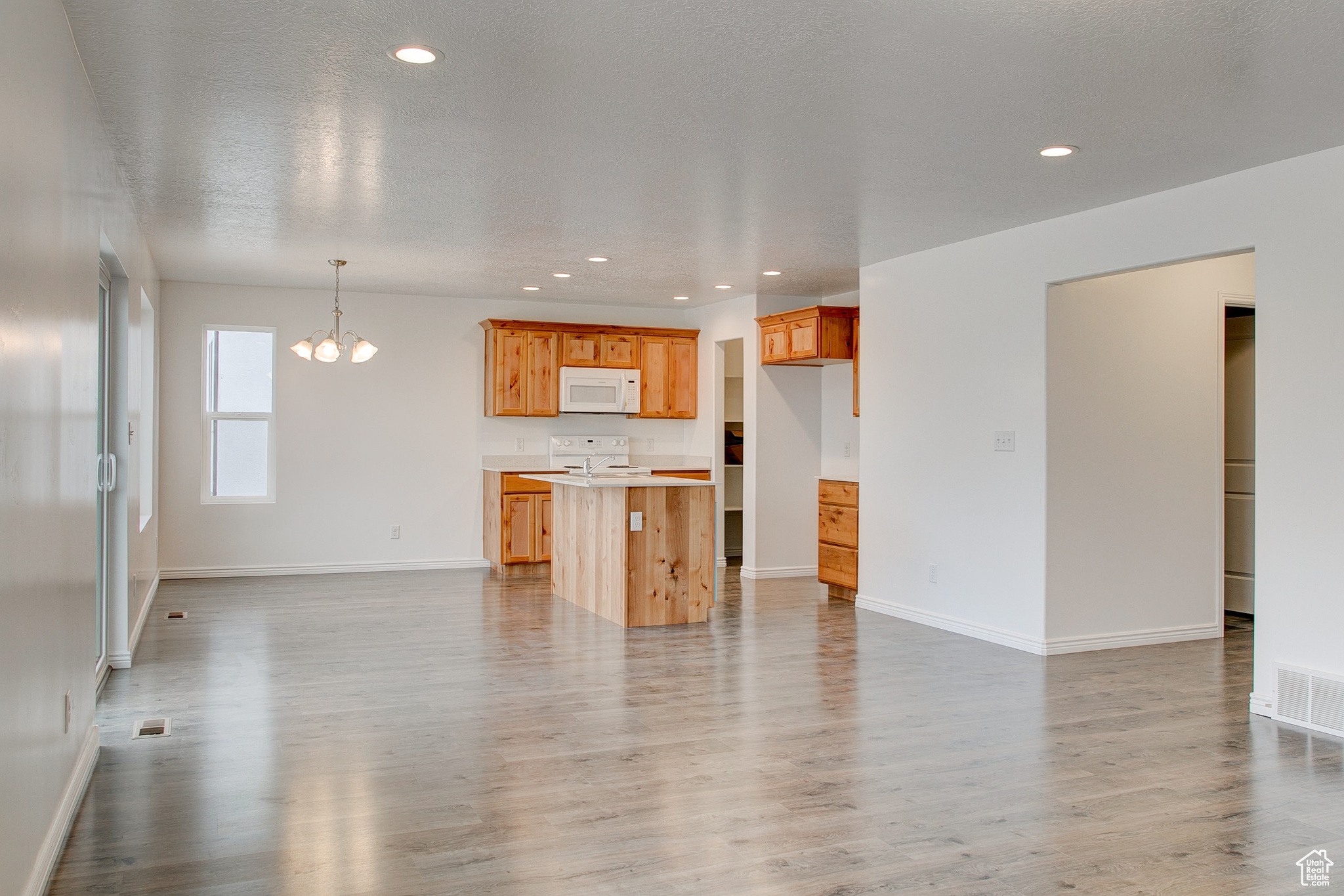 376 N 2350 E #09