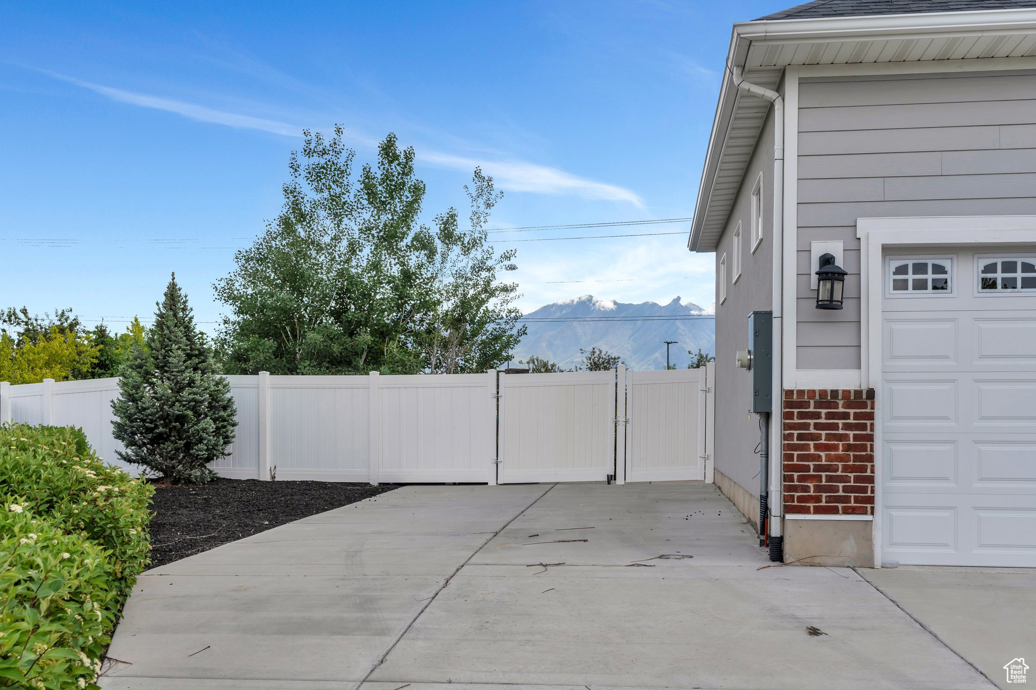 3106 N EAGLE WAY
