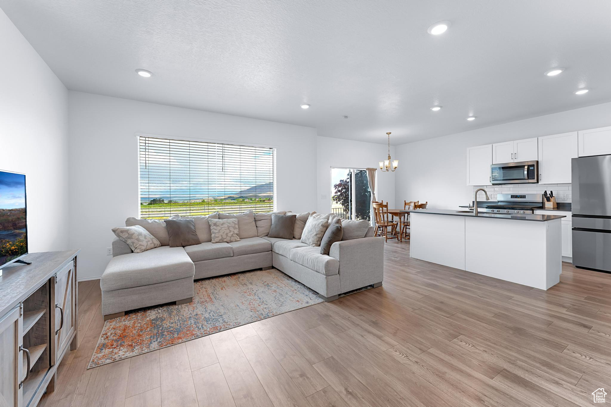 876 S BRUBAKER WAY