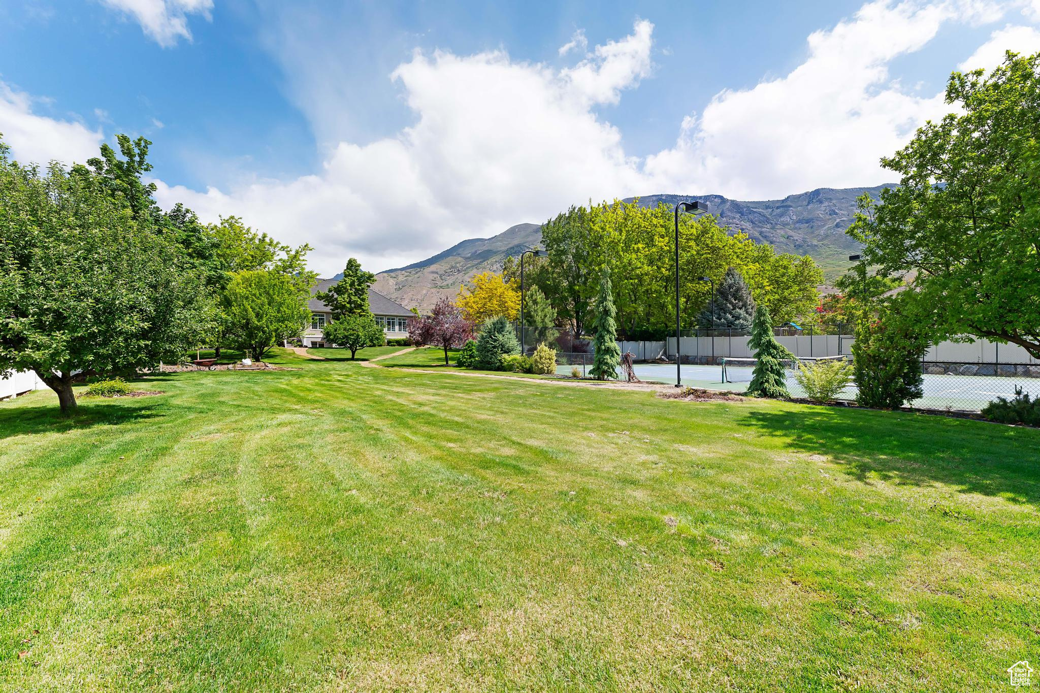 531 W GLENDON WAY