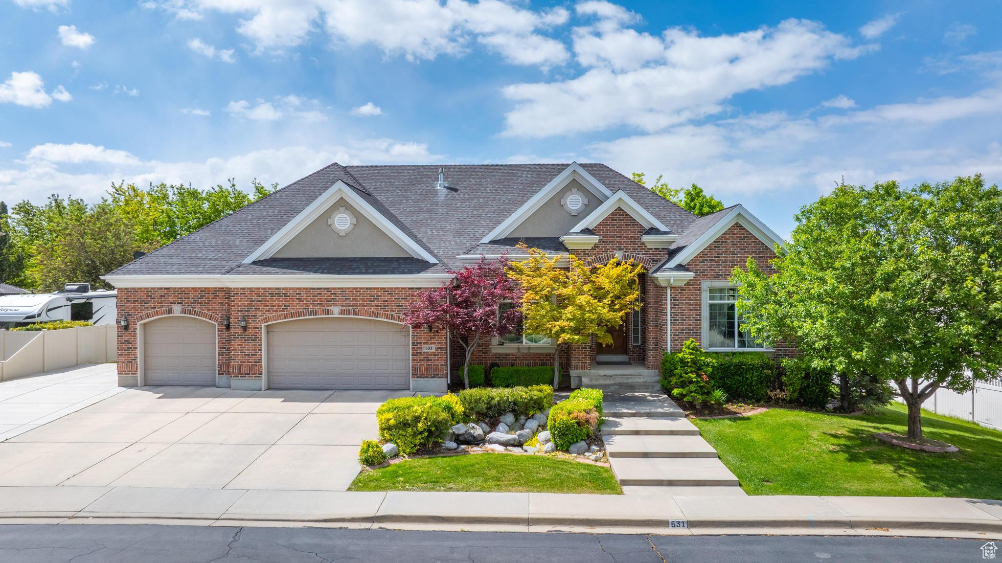 531 W GLENDON WAY