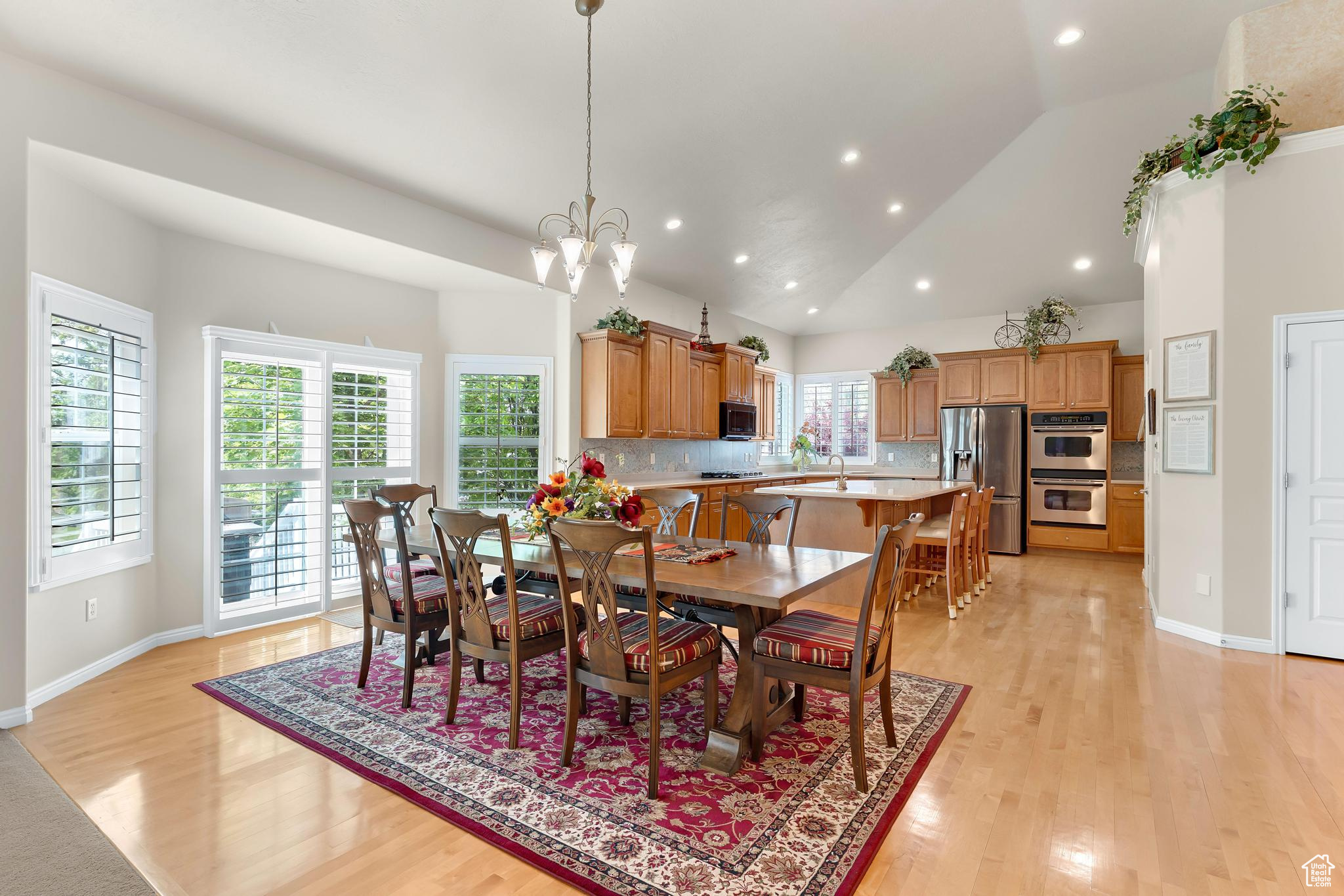531 W GLENDON WAY