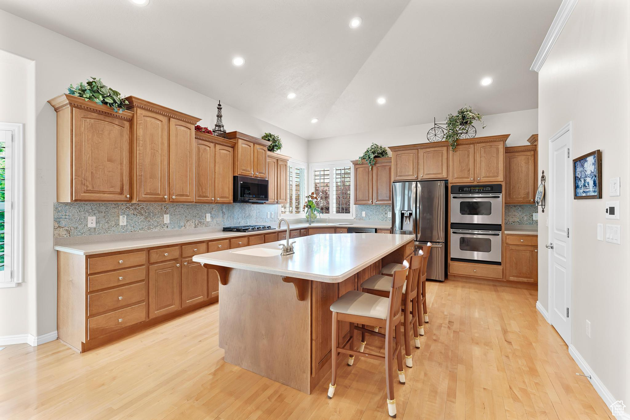531 W GLENDON WAY